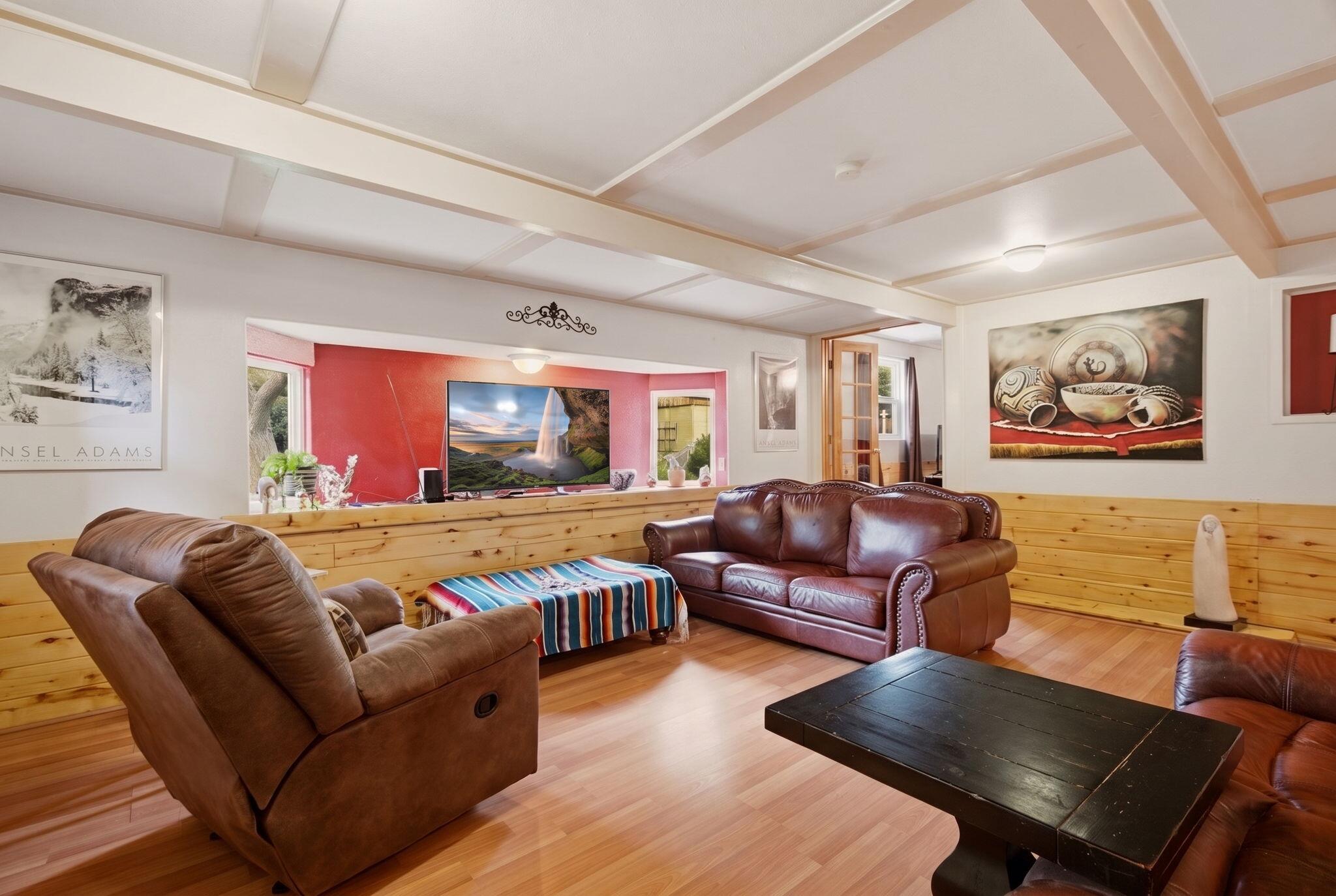 Photo 19 — 9717 Snowheights Boulevard NE
