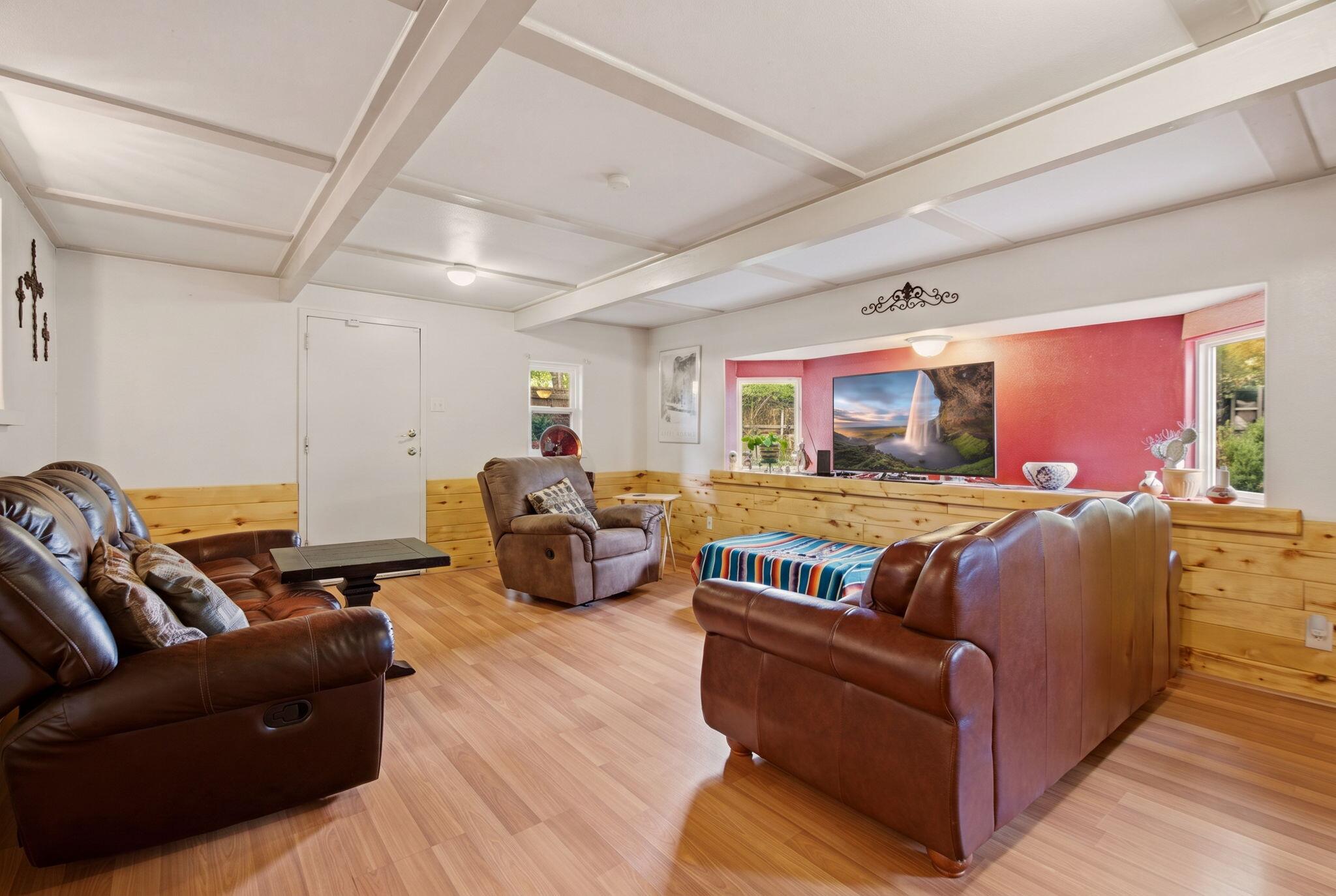 Photo 20 — 9717 Snowheights Boulevard NE