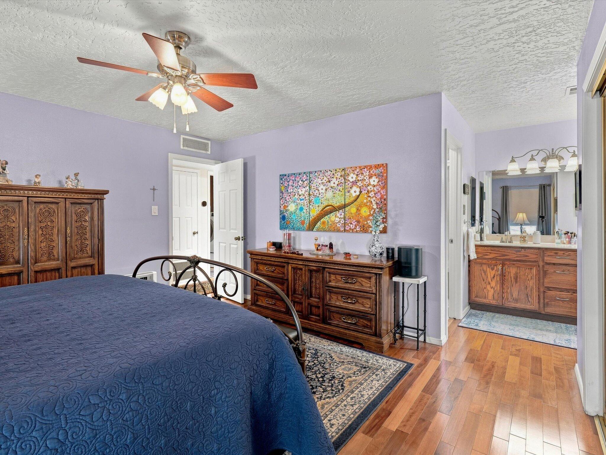 Photo 9 — 7108 Vivian Drive NE