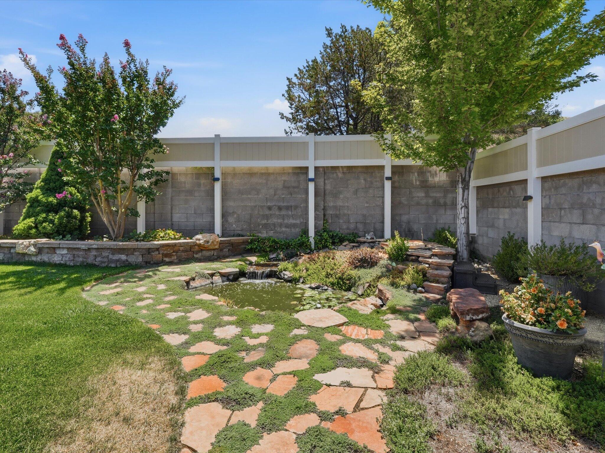 Photo 15 — 7108 Vivian Drive NE