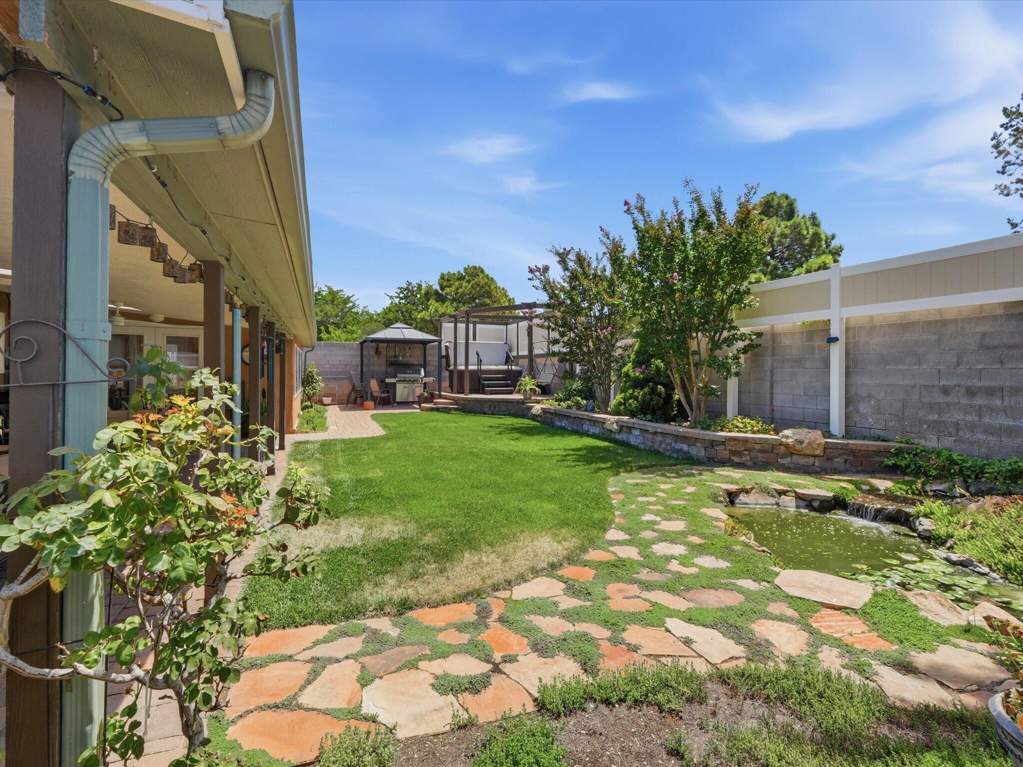 Photo 18 — 7108 Vivian Drive NE