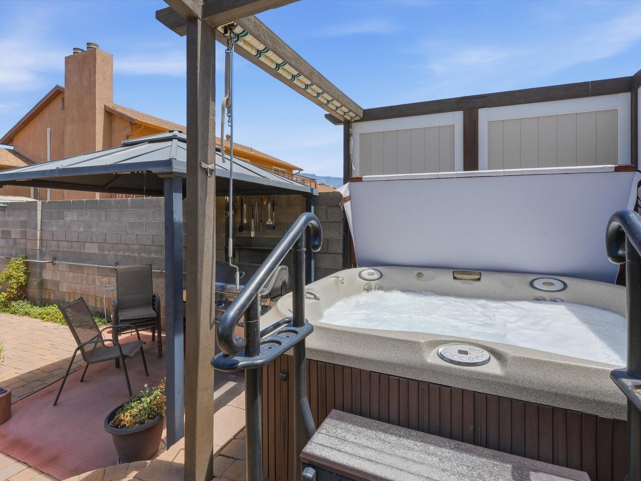 Photo 20 — 7108 Vivian Drive NE