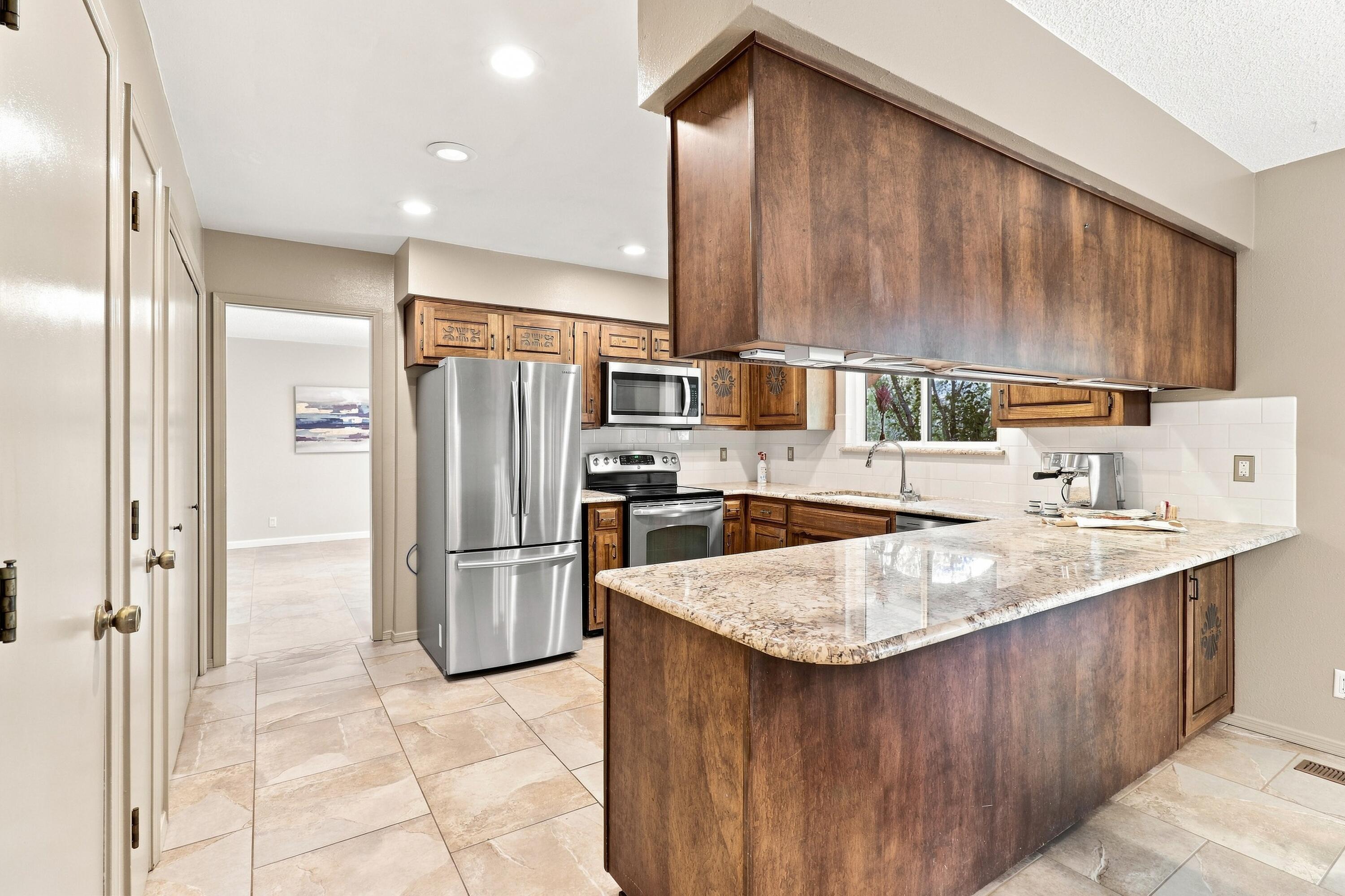 Photo 4 — 3025 Palo Alto Drive NE