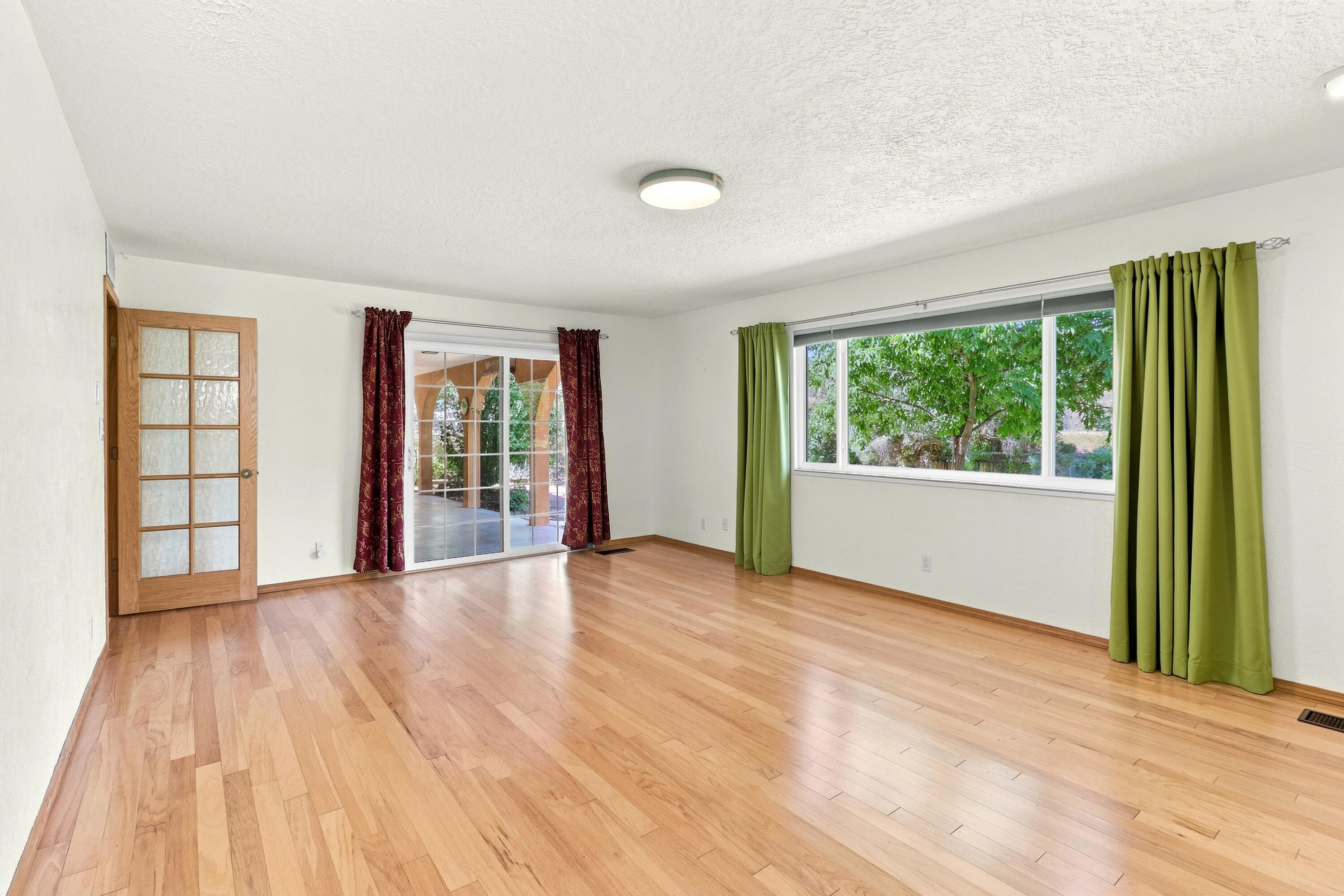 Photo 12 — 3025 Palo Alto Drive NE