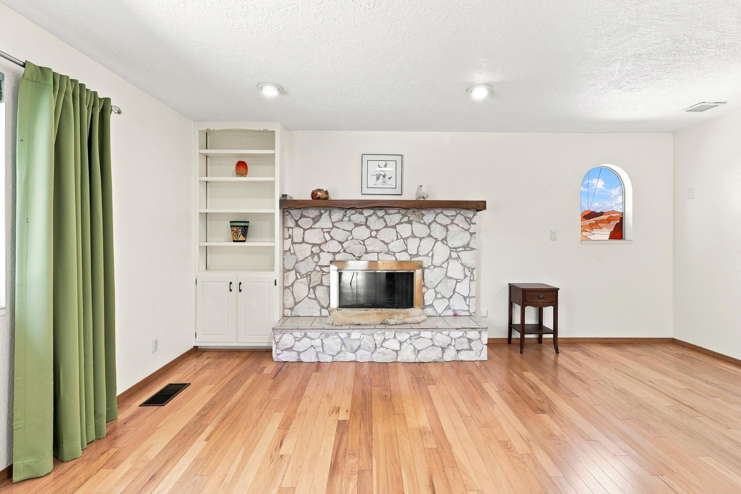 Photo 13 — 3025 Palo Alto Drive NE