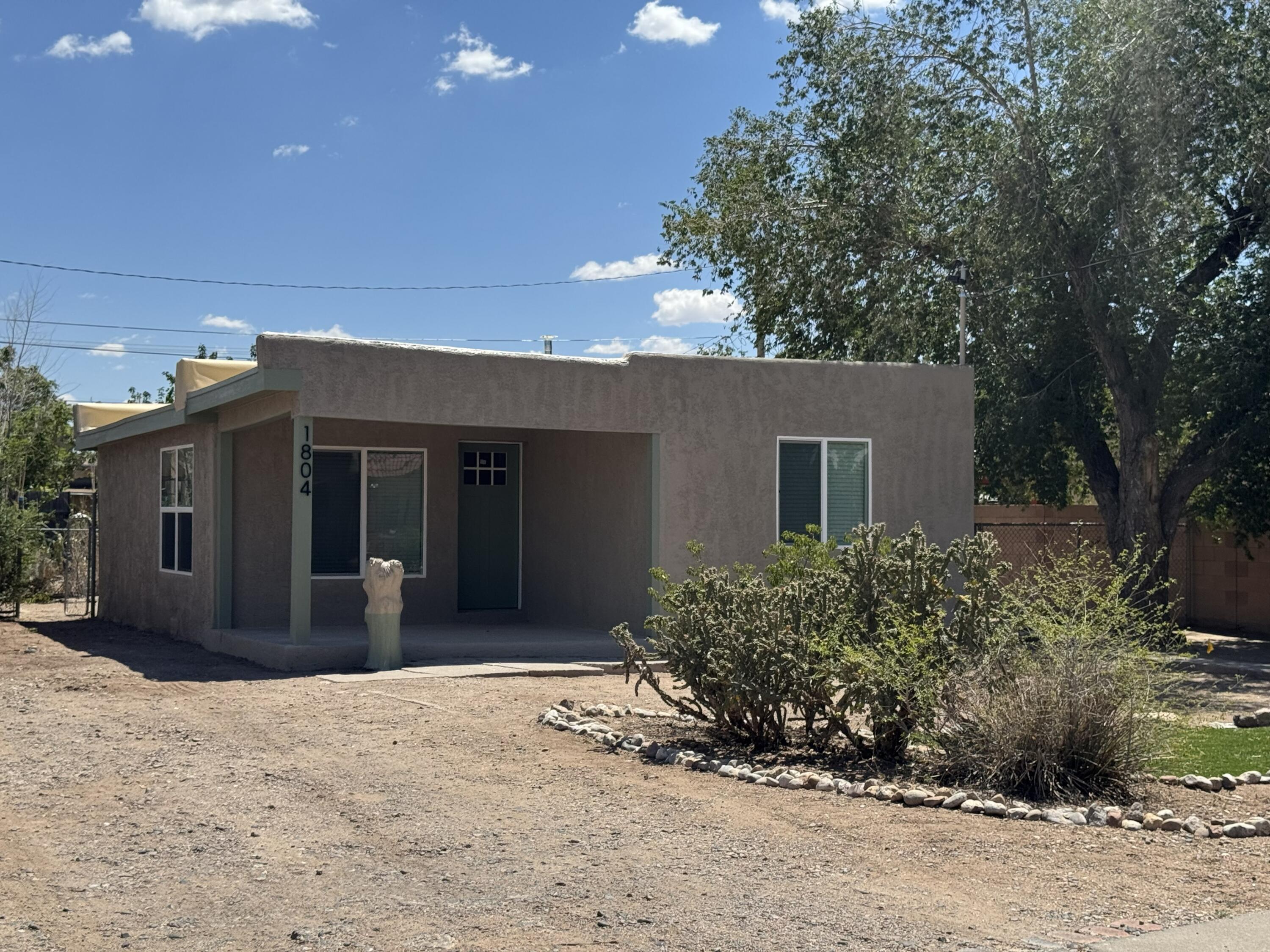 1804 Slate Avenue NW, Albuquerque, NM 87104