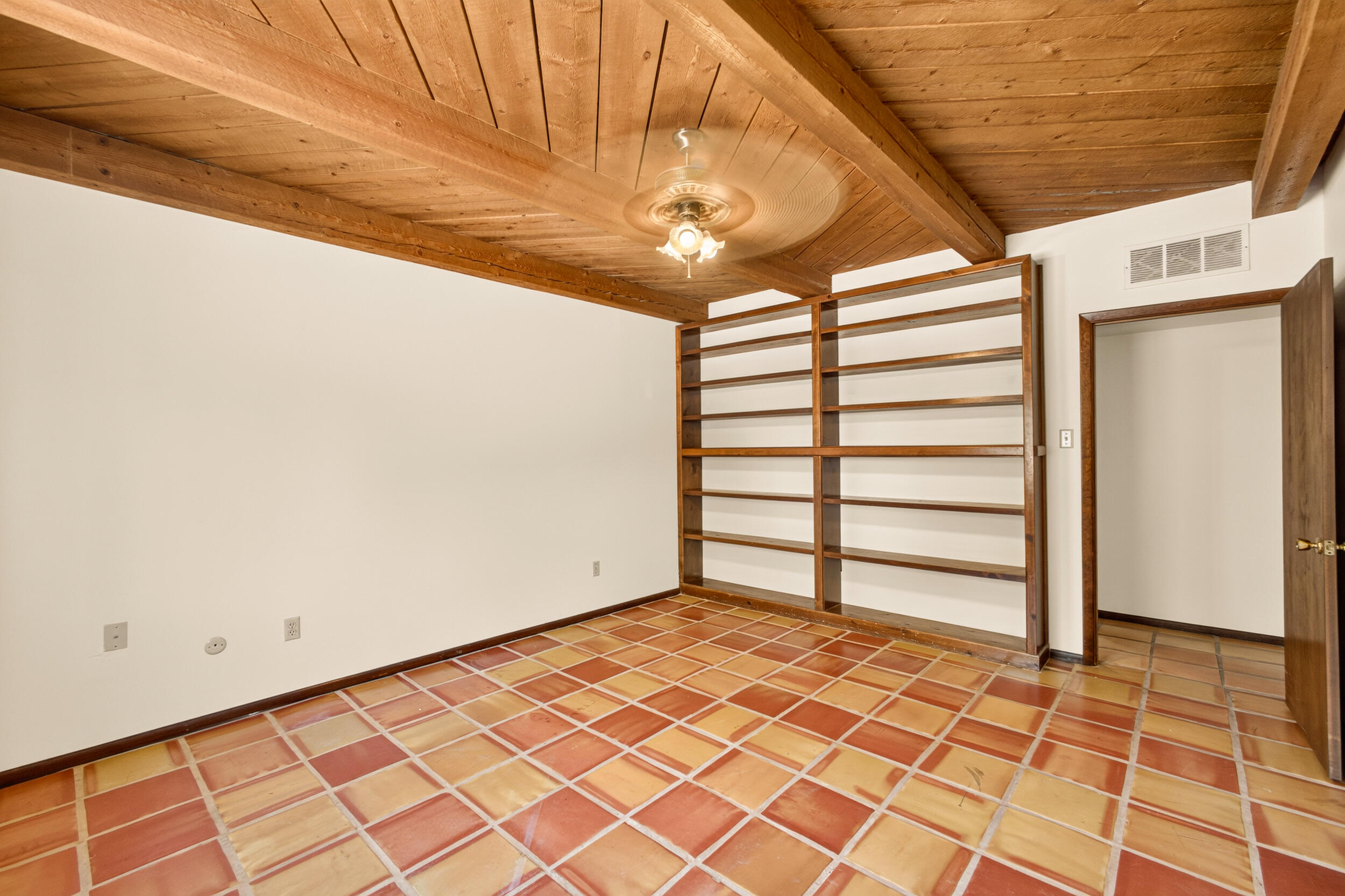 Photo 16 — 251 Sichler Drive SW