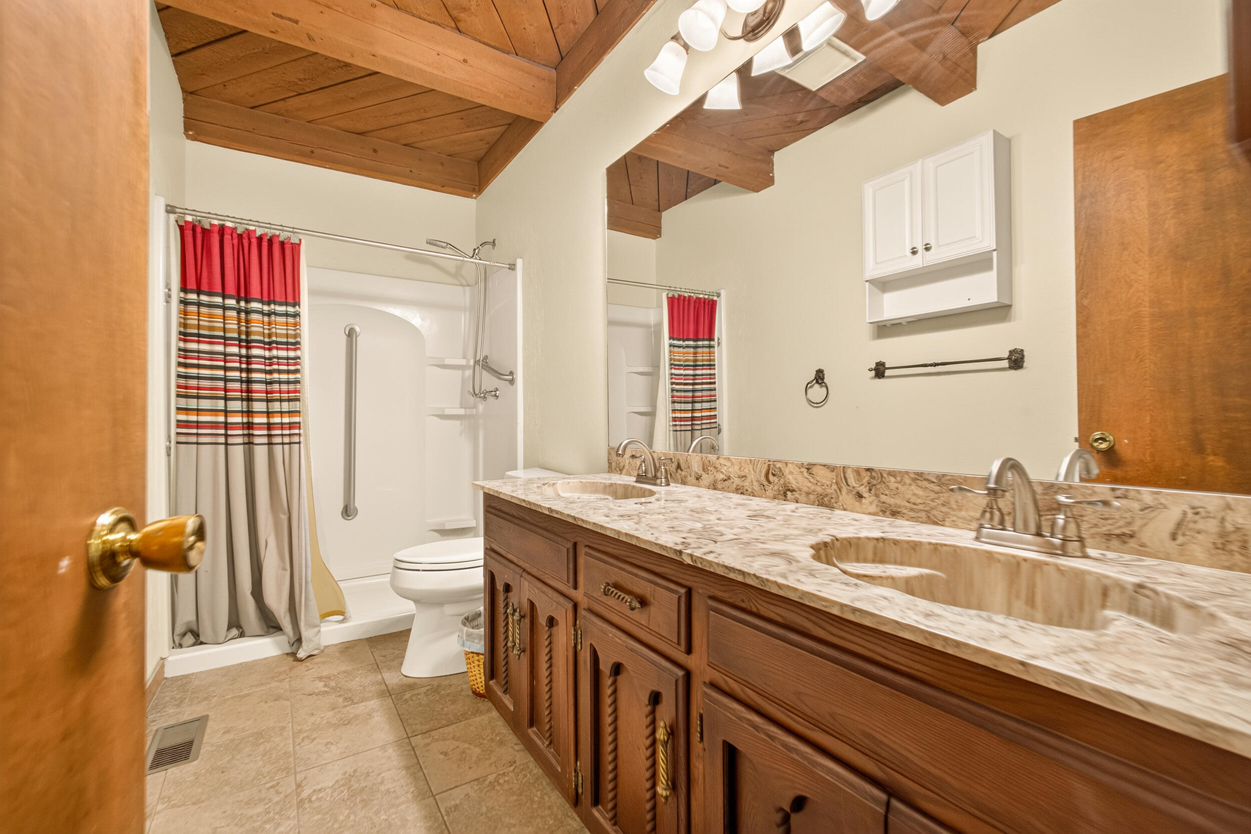Photo 17 — 251 Sichler Drive SW