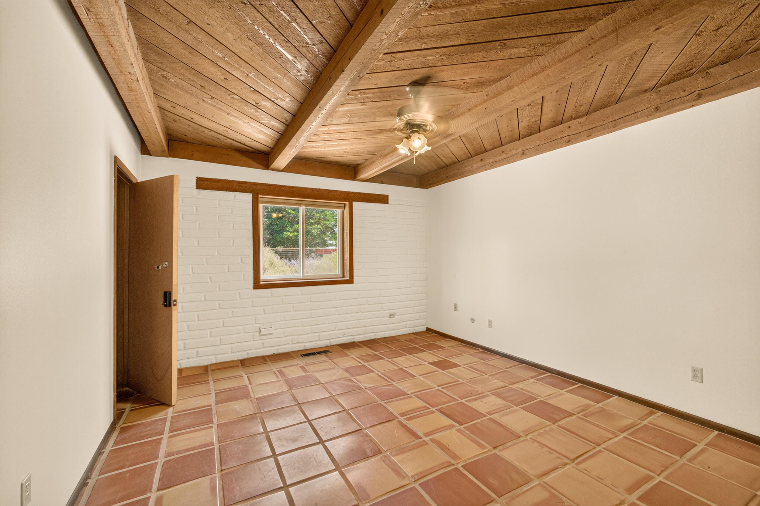 Photo 18 — 251 Sichler Drive SW