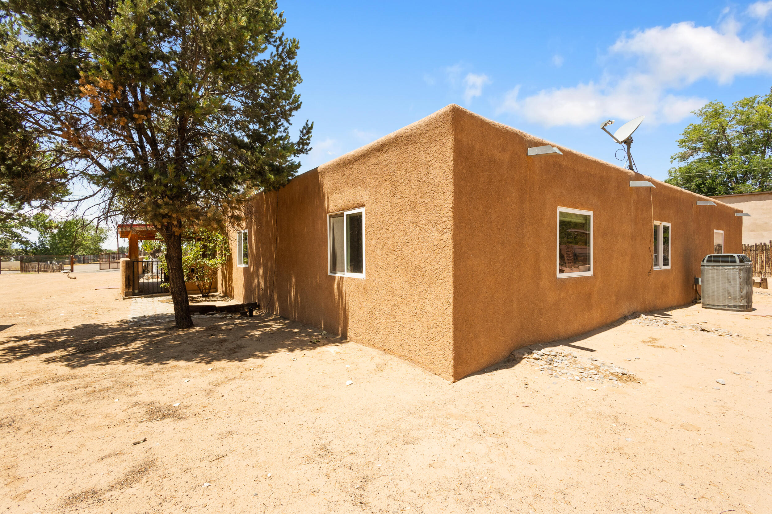 Photo 2 — 251 Sichler Drive SW