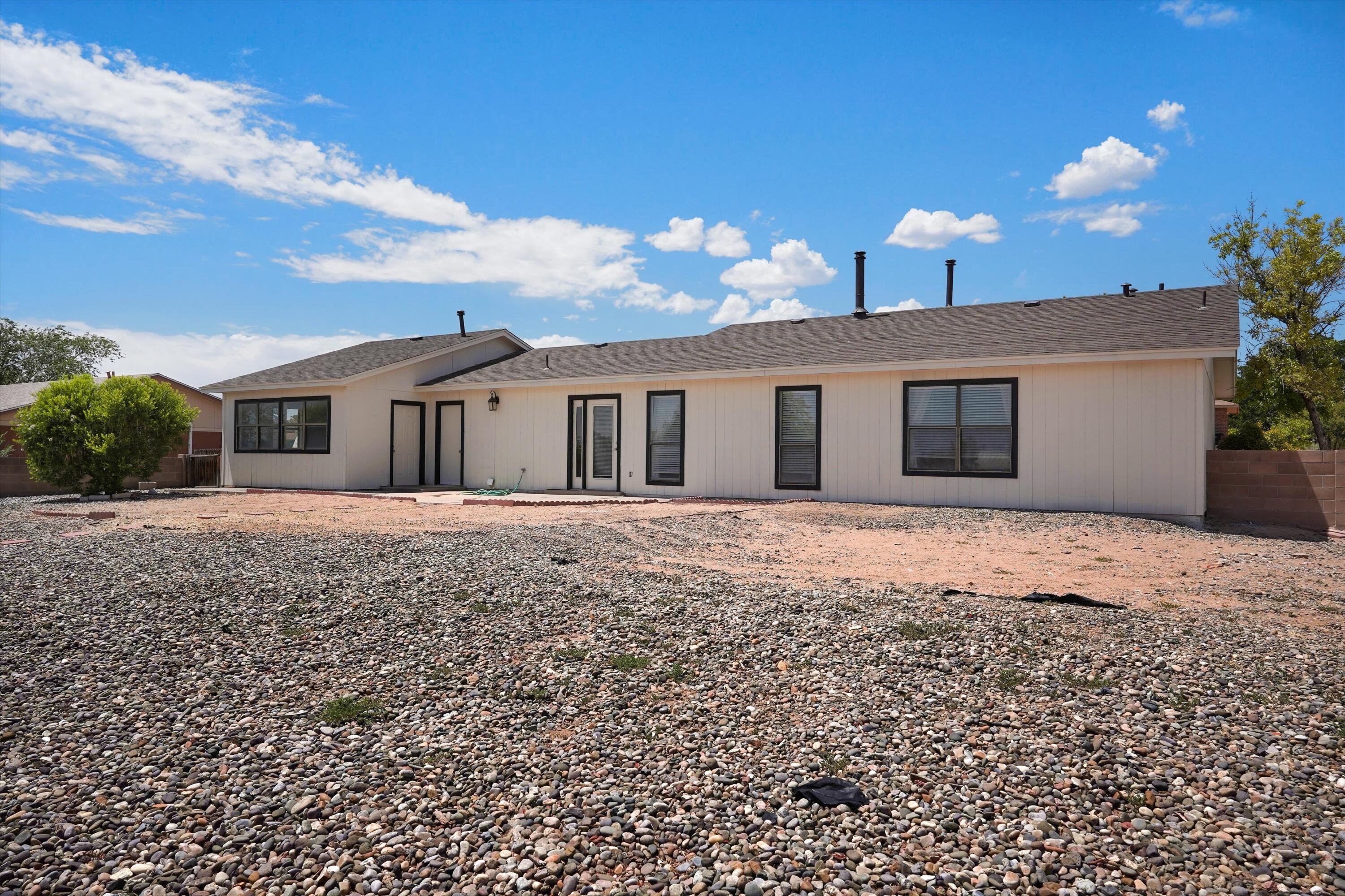 Photo 3 — 4980 Zirconia Drive NE