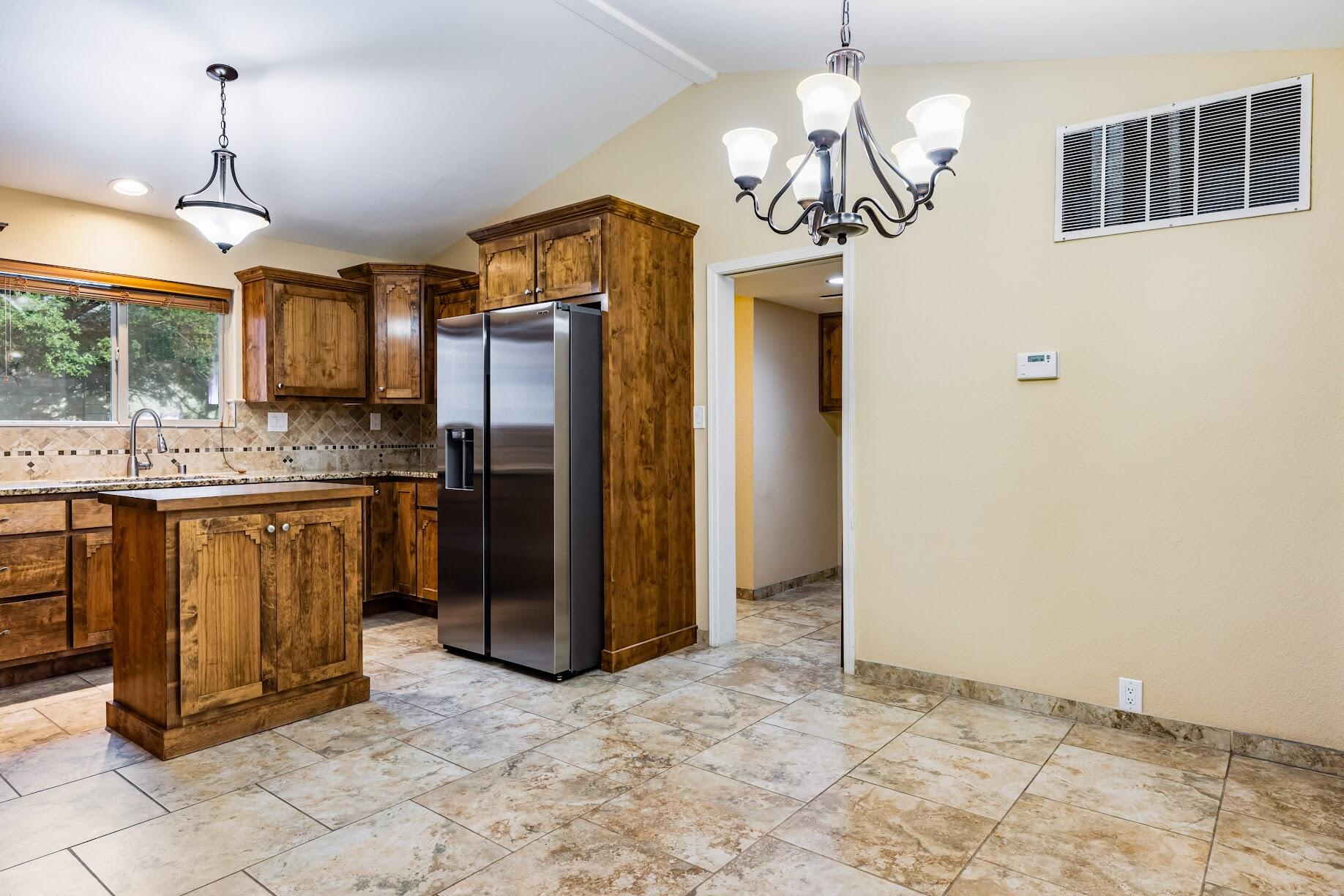 Photo 14 — 5612 Chelwood Park Boulevard NE