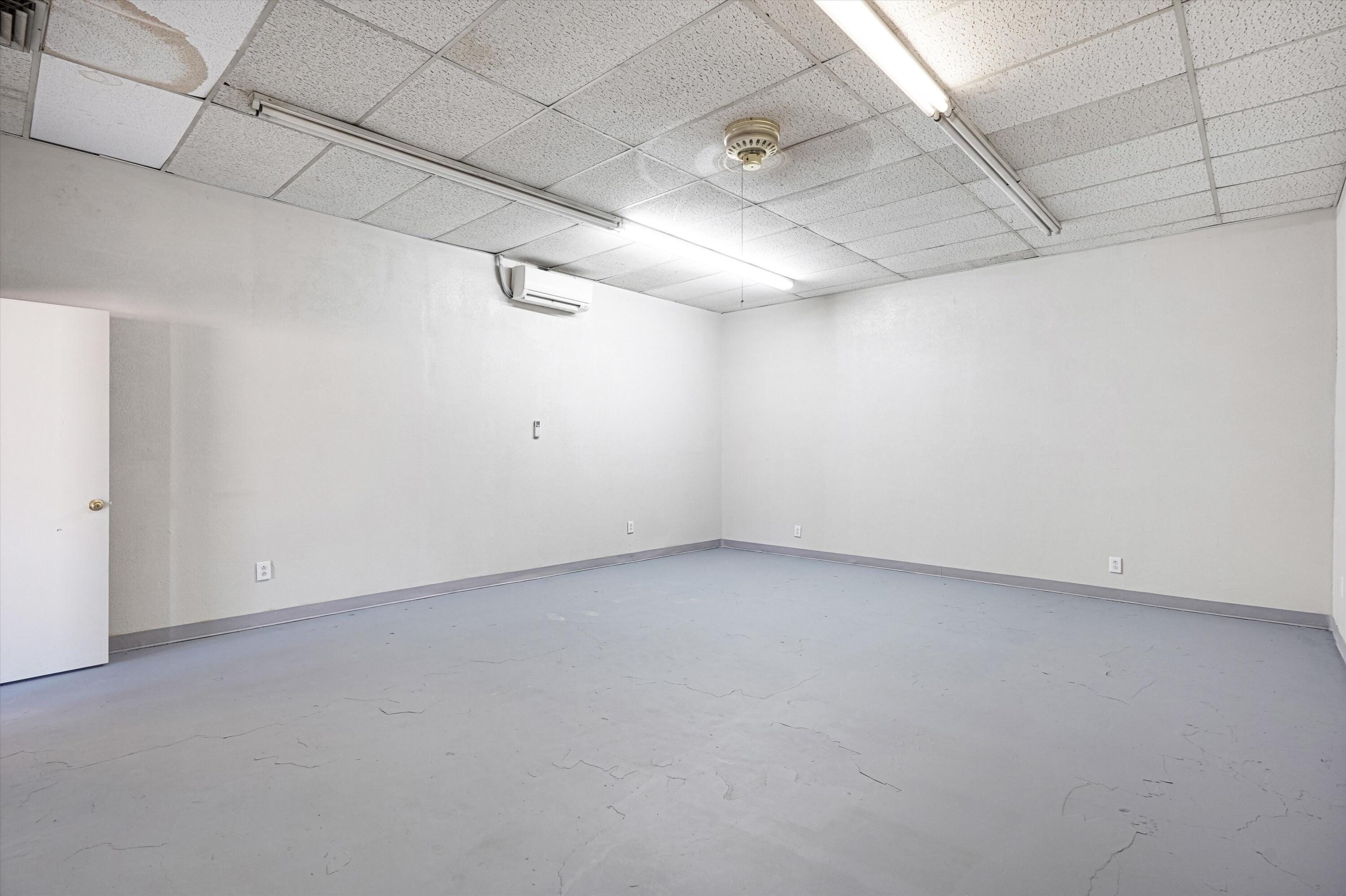 Photo 16 — 1000 W Santa Fe Avenue