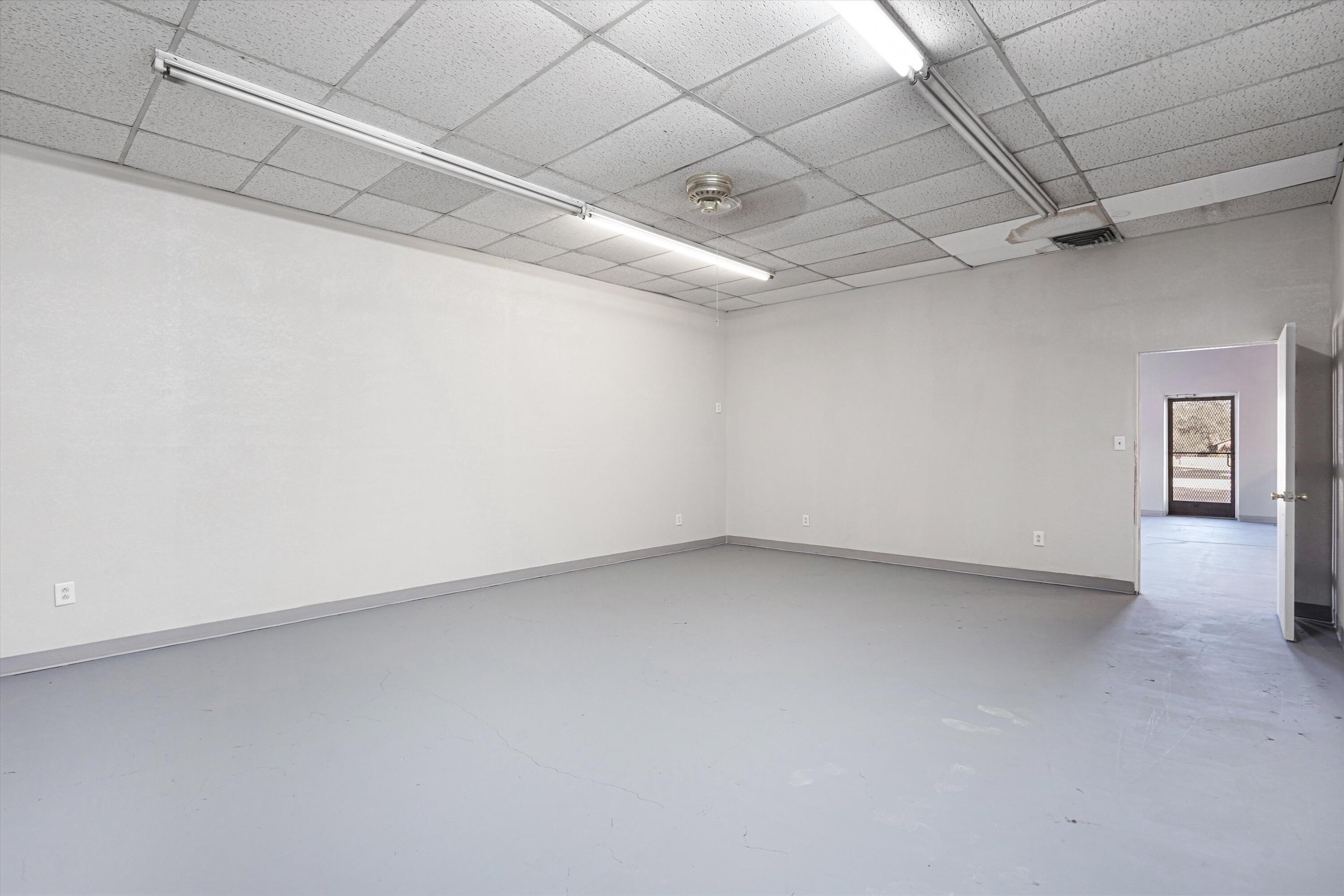 Photo 14 — 1000 W Santa Fe Avenue