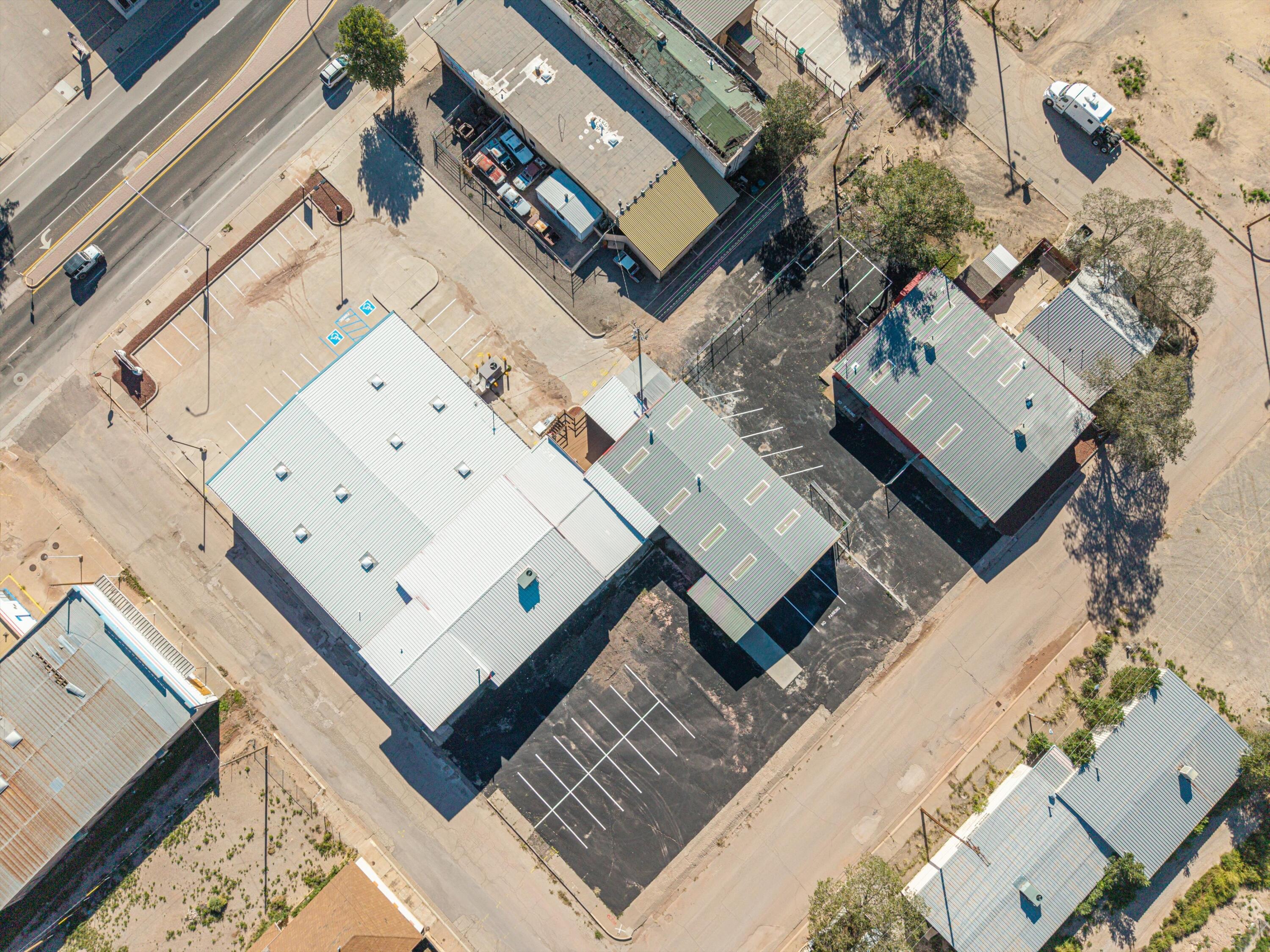 Photo 11 — 1000 W Santa Fe Avenue