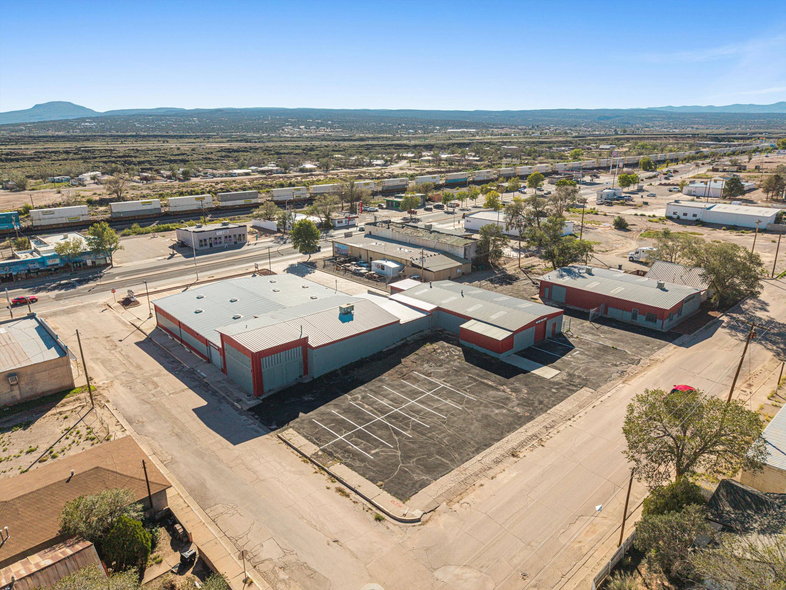 Photo 10 — 1000 W Santa Fe Avenue