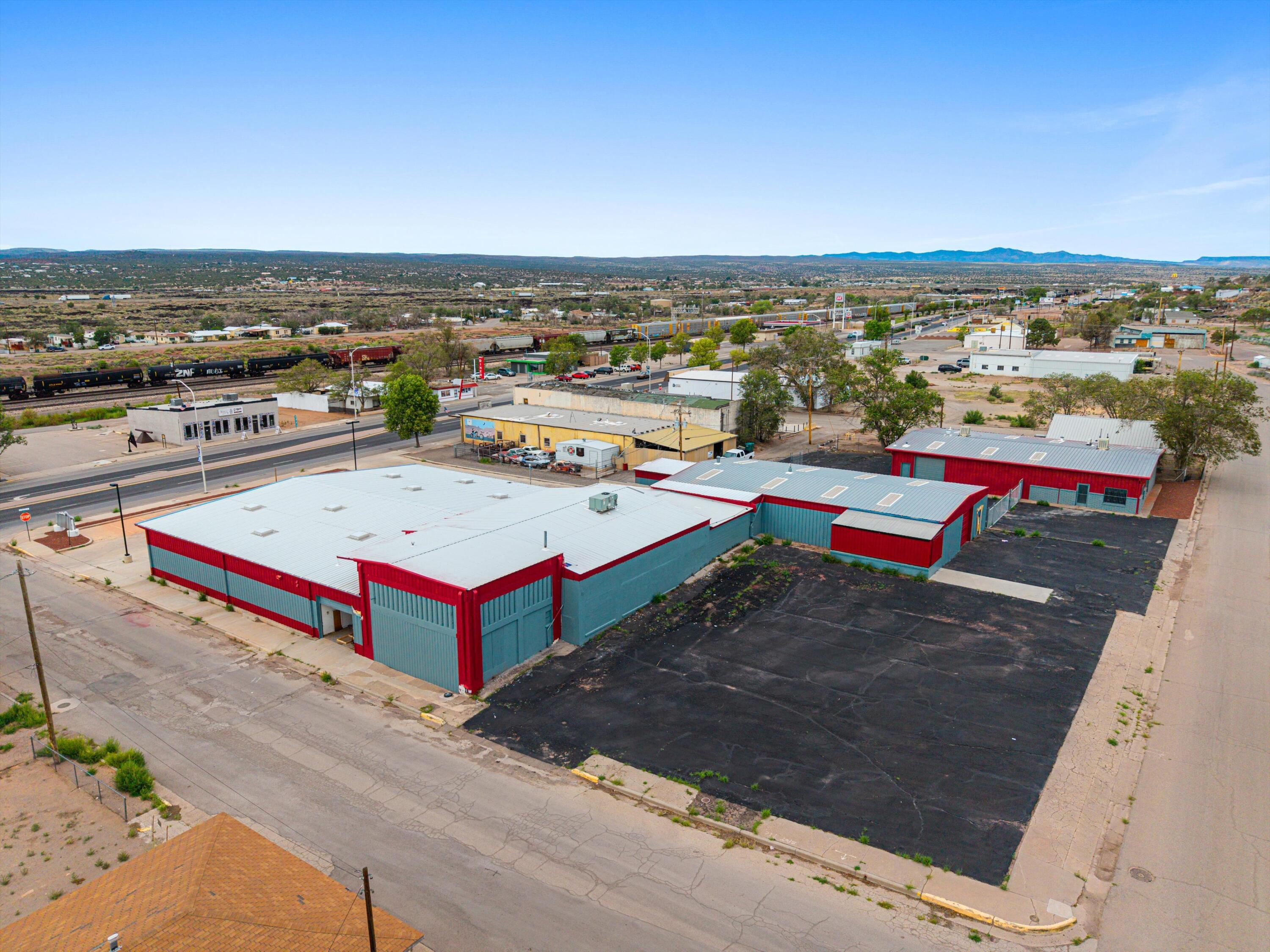 Photo 4 — 1000 W Santa Fe Avenue