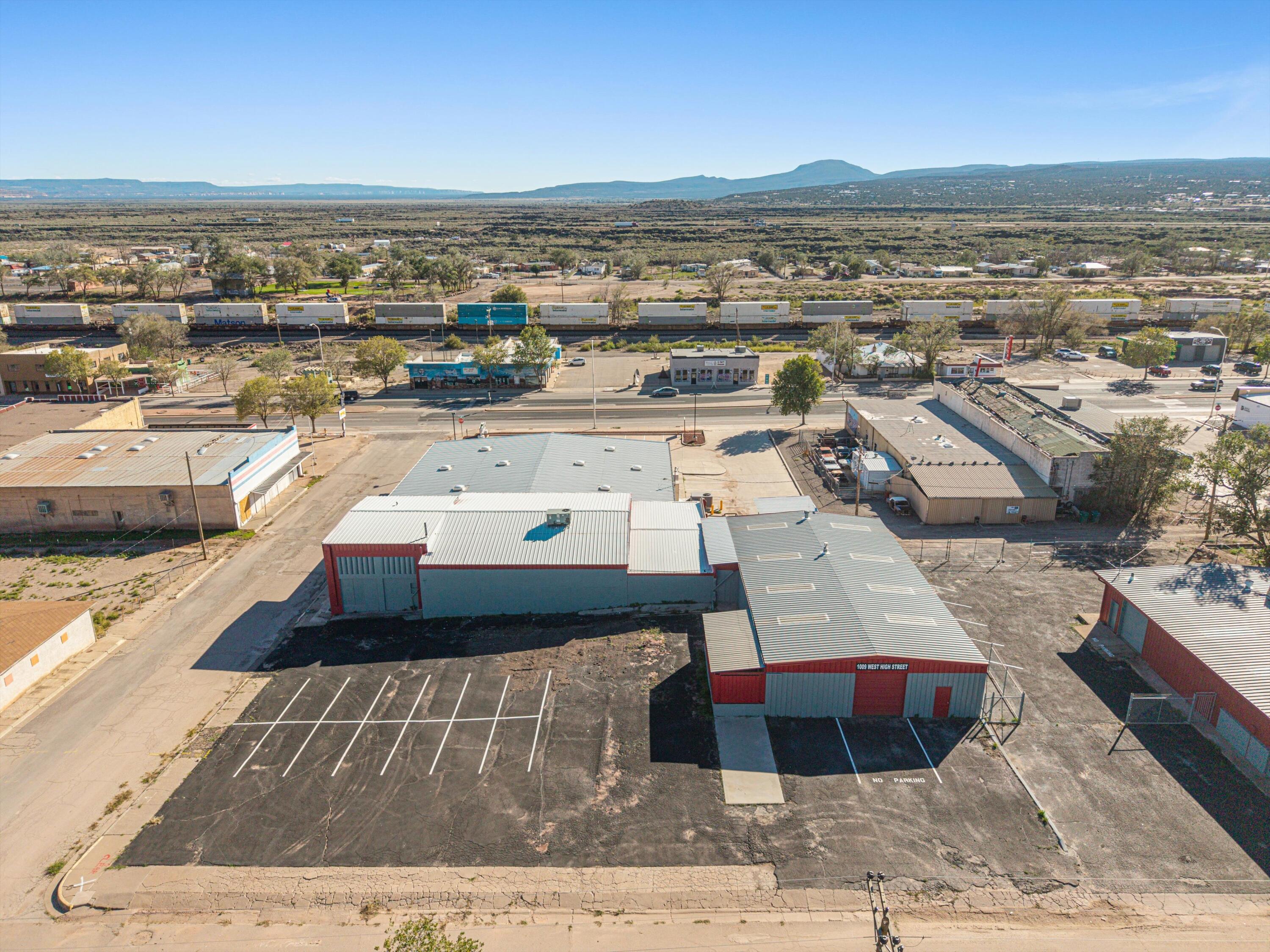Photo 9 — 1000 W Santa Fe Avenue