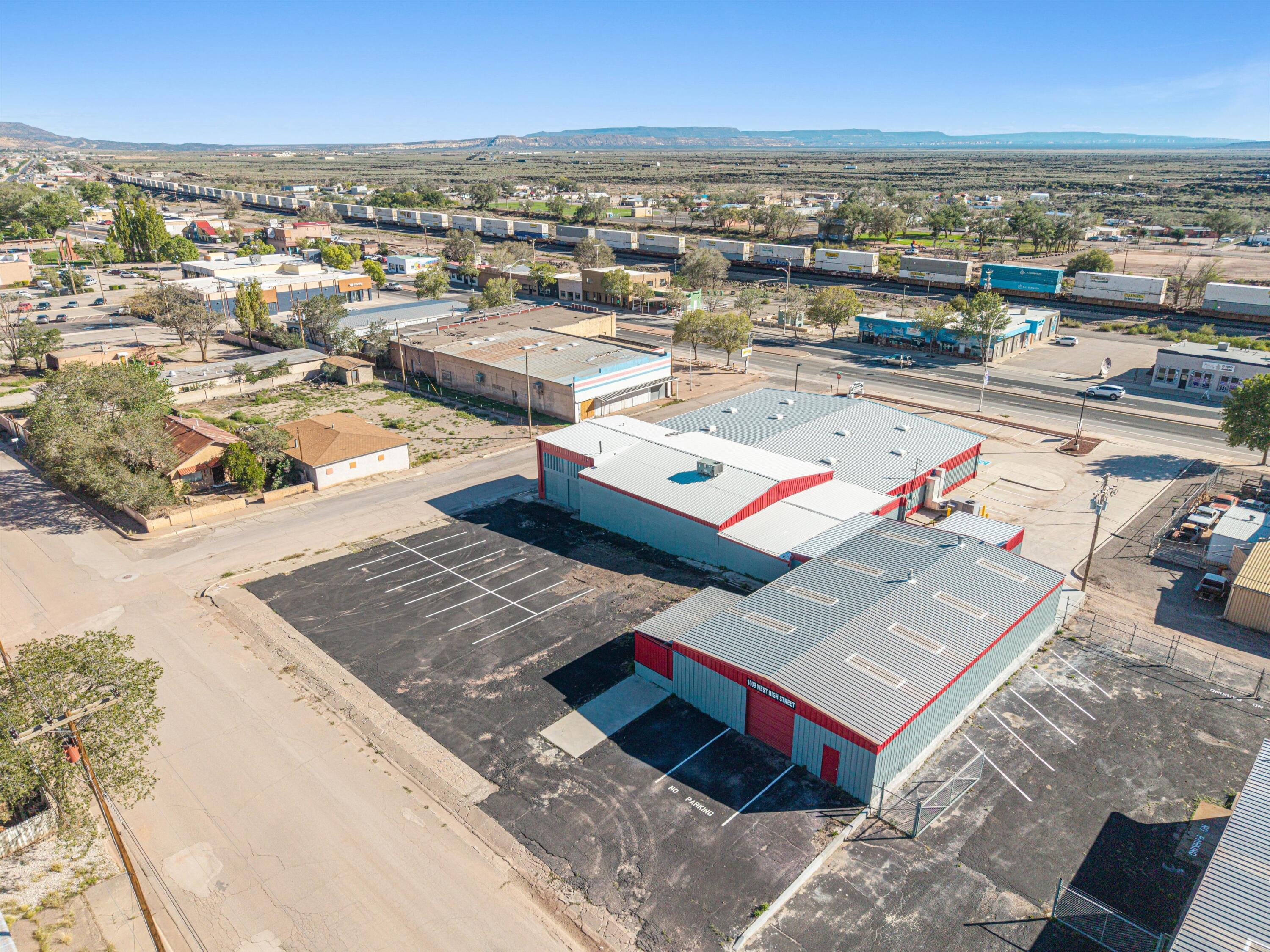 Photo 8 — 1000 W Santa Fe Avenue