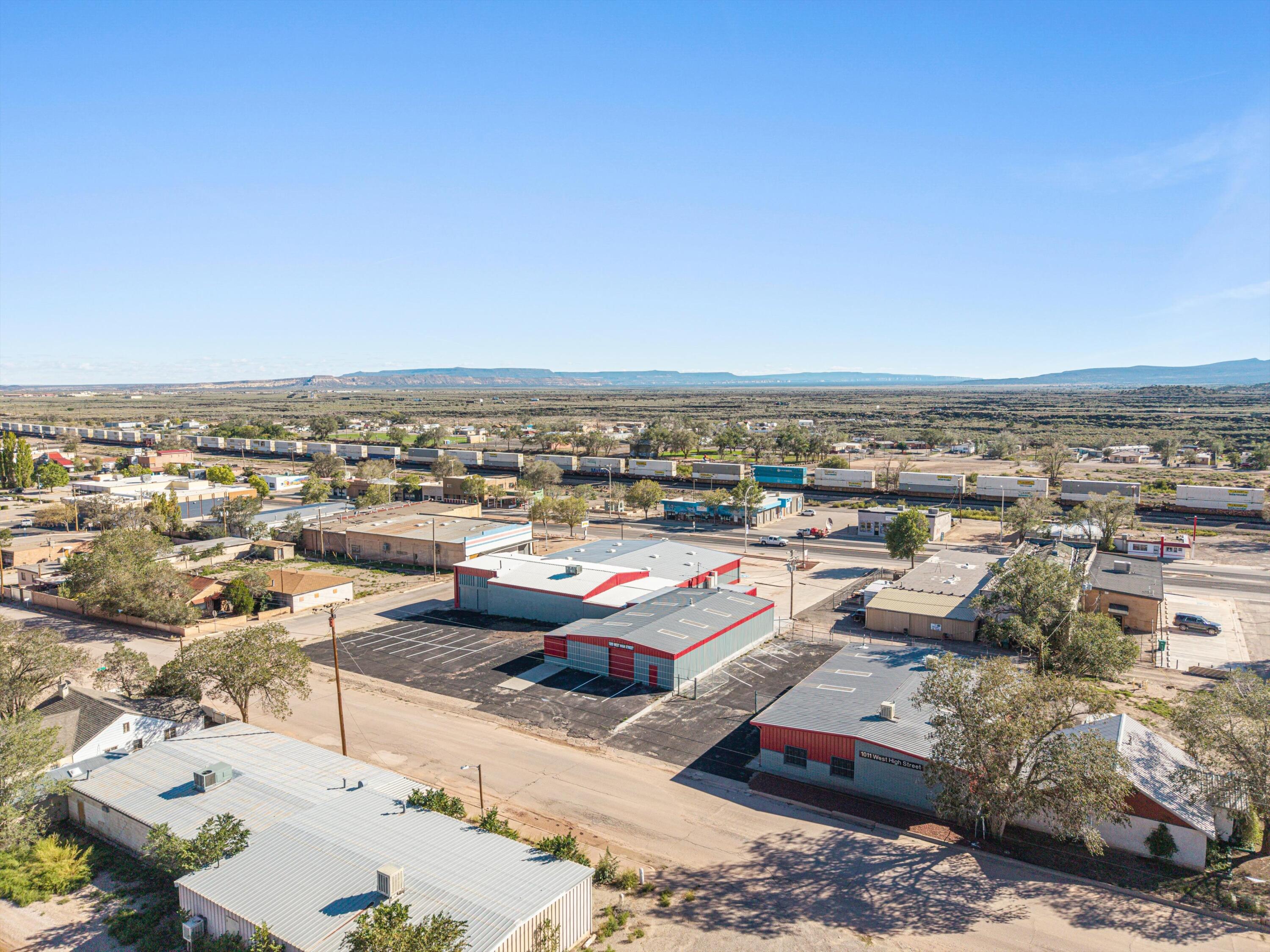 Photo 7 — 1000 W Santa Fe Avenue