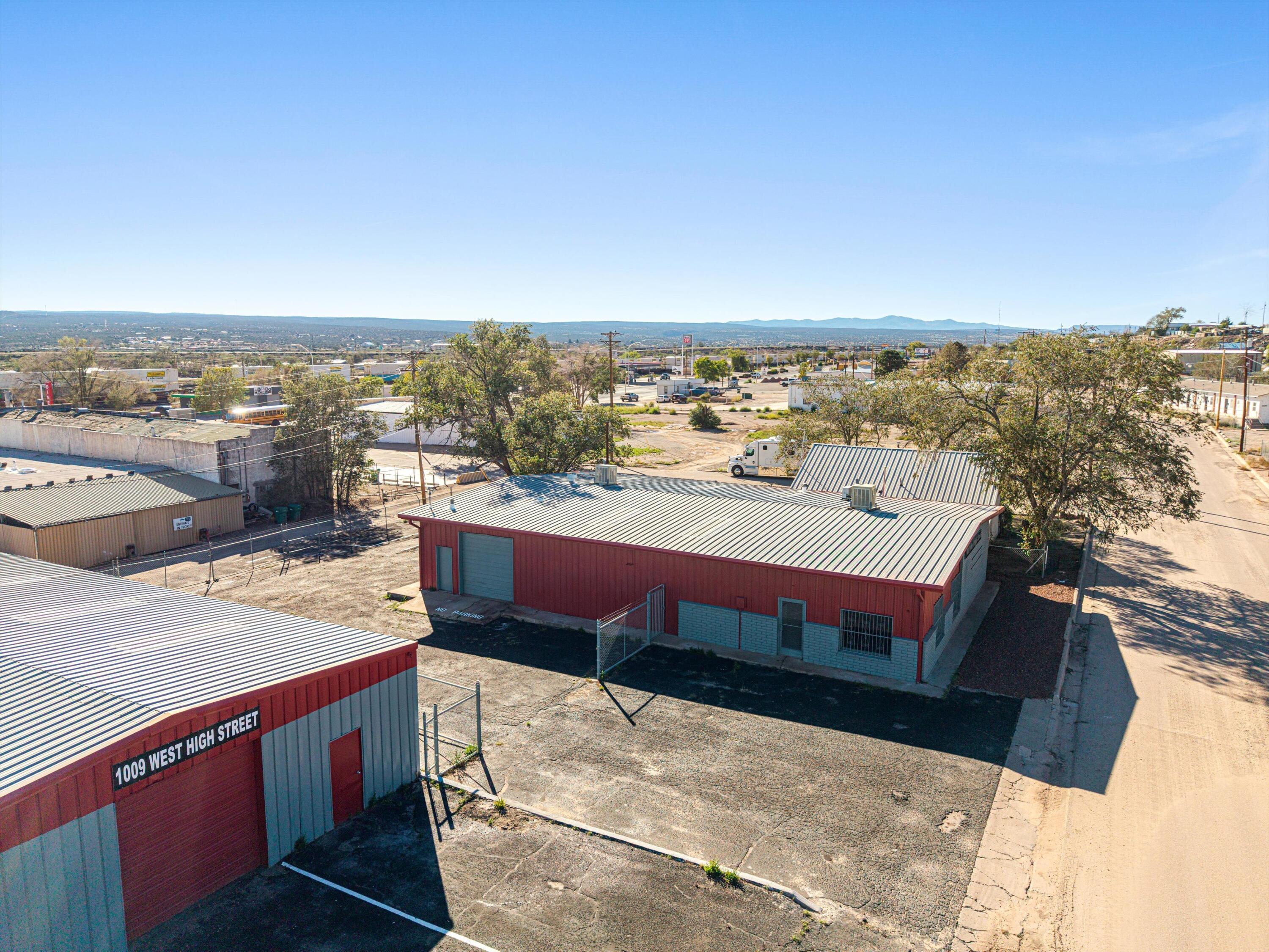 Photo 6 — 1000 W Santa Fe Avenue