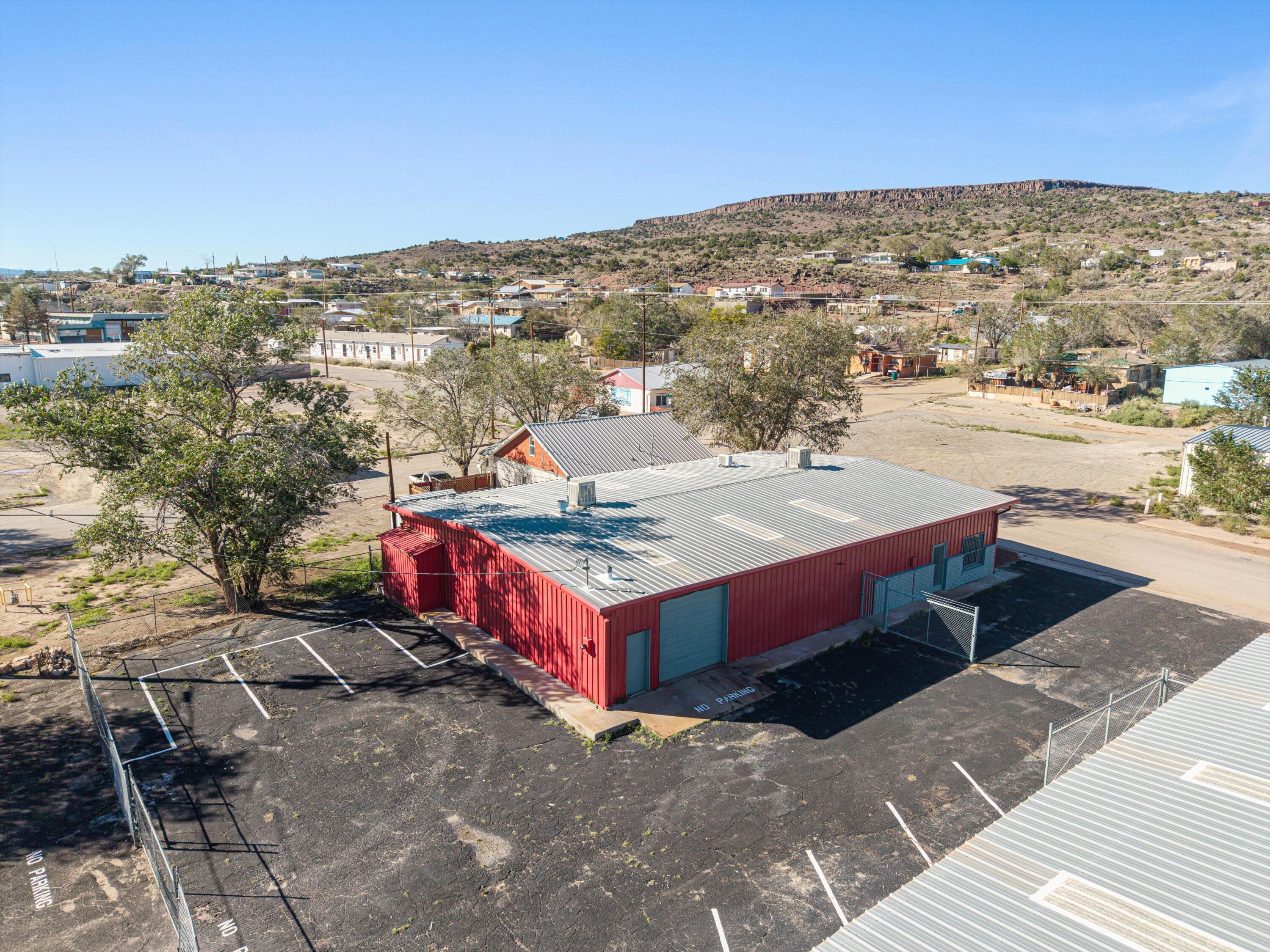 Photo 5 — 1000 W Santa Fe Avenue