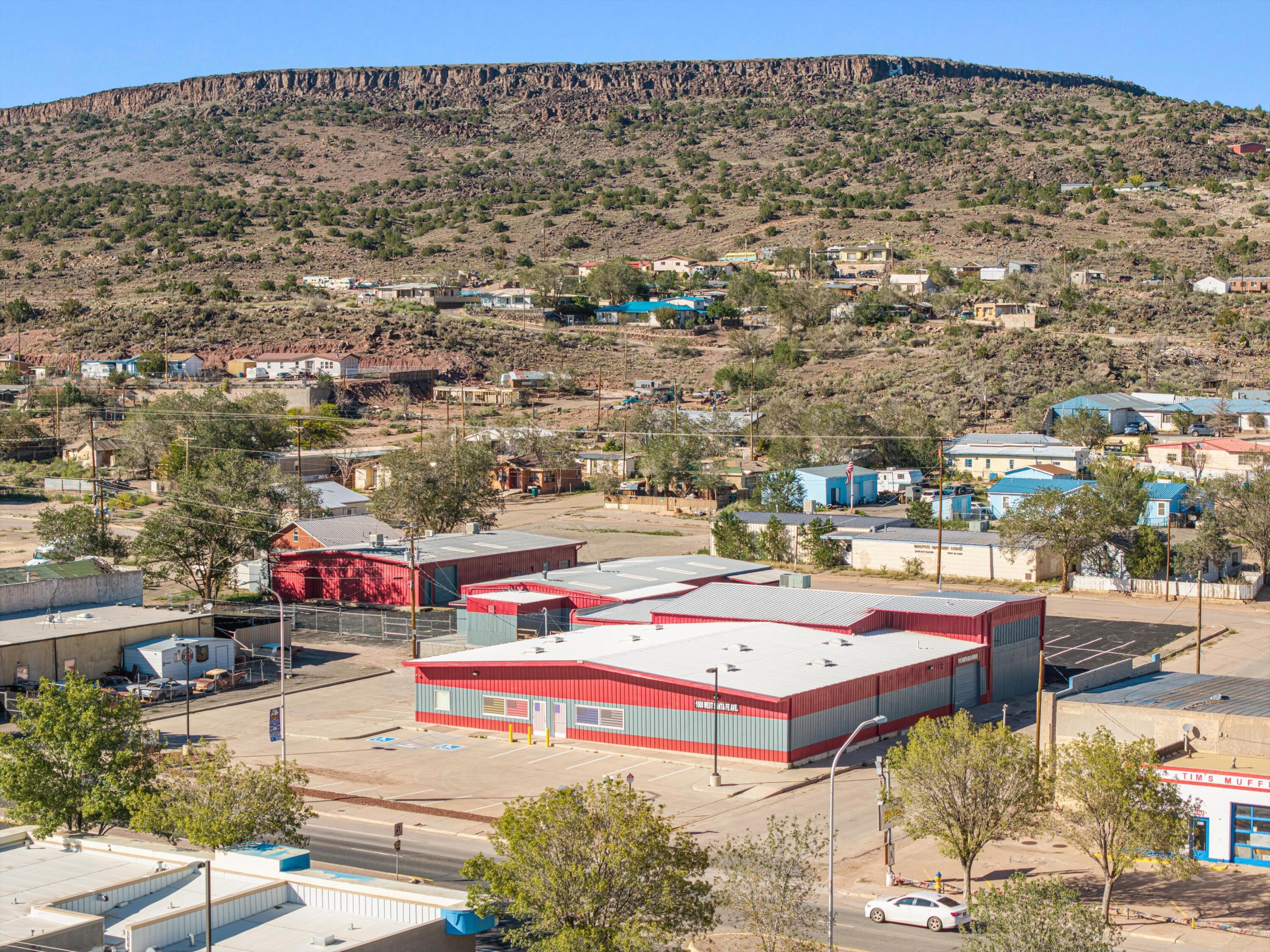 Photo 2 — 1000 W Santa Fe Avenue
