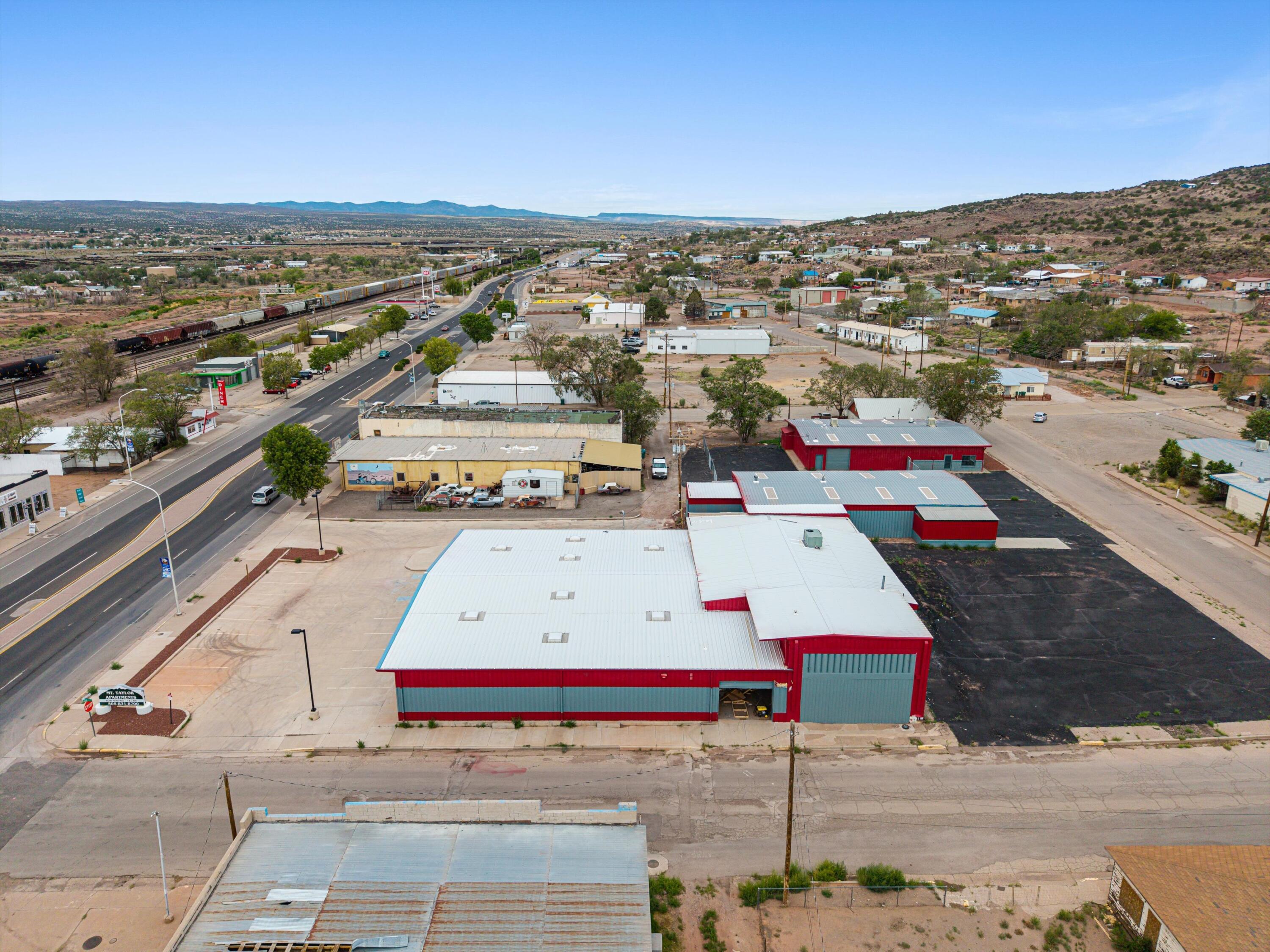 Photo 5 — 1000 W Santa Fe Avenue