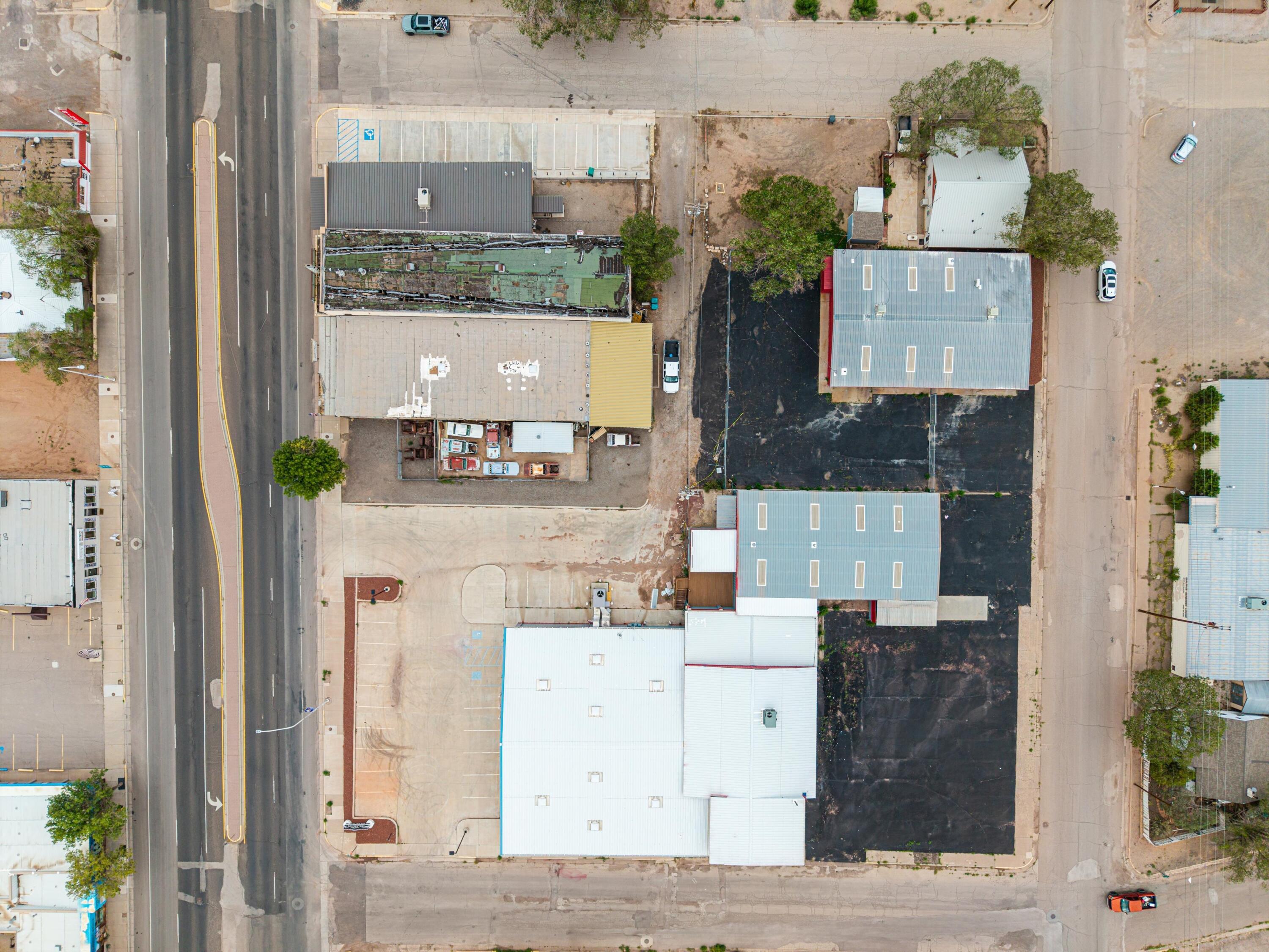 Photo 6 — 1000 W Santa Fe Avenue