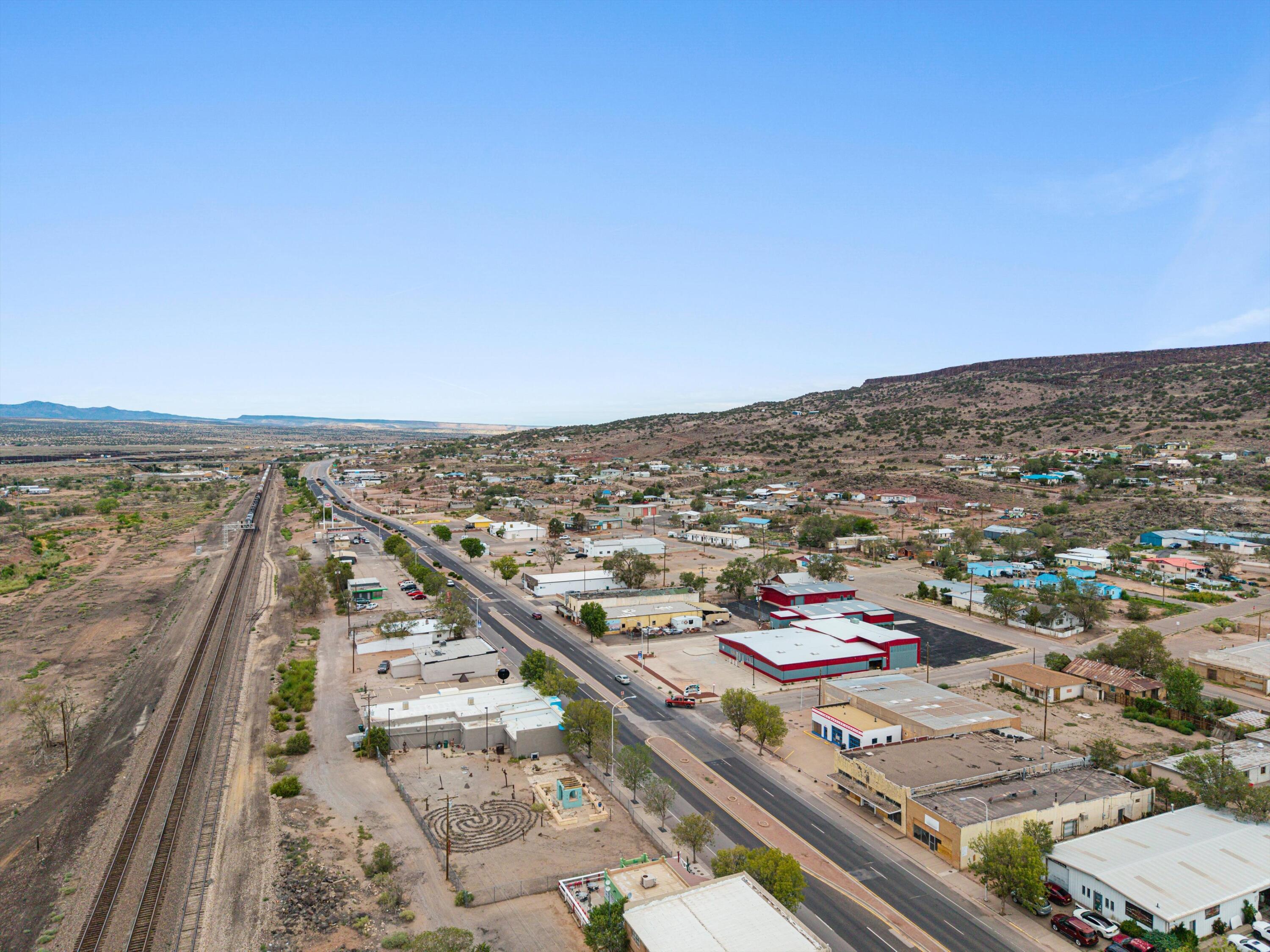 Photo 7 — 1000 W Santa Fe Avenue