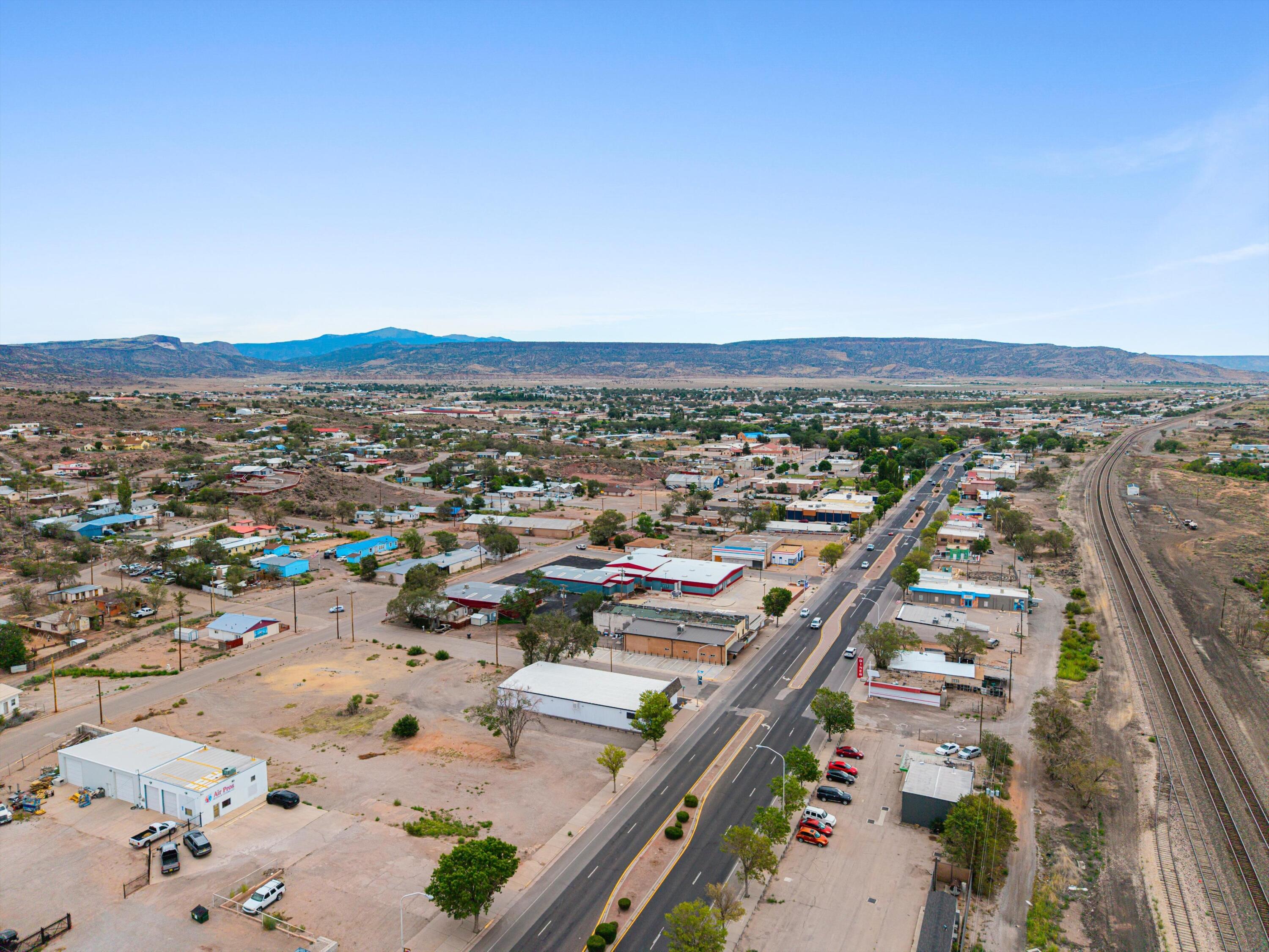 Photo 8 — 1000 W Santa Fe Avenue