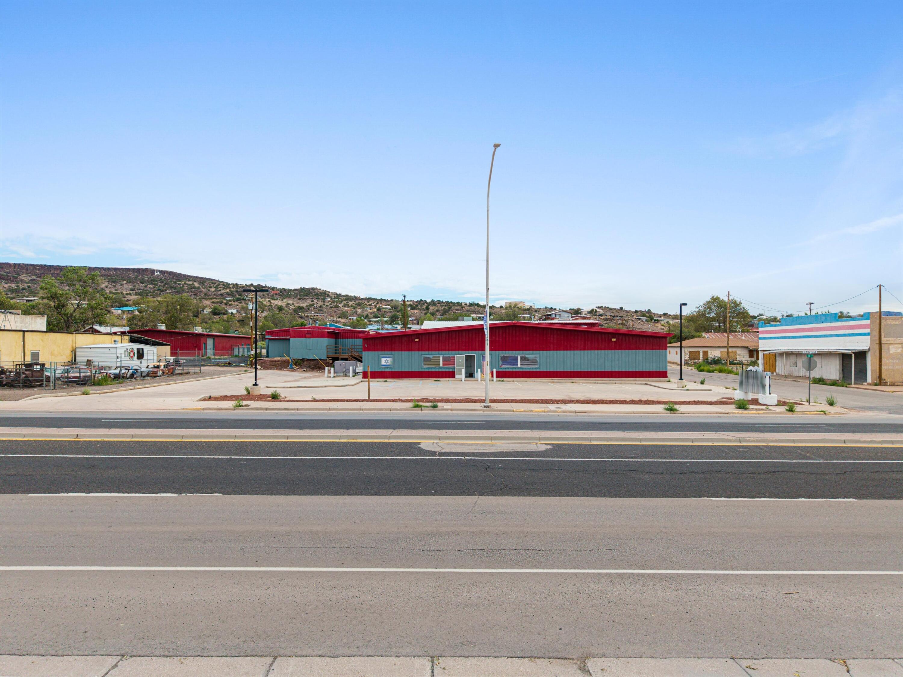 Photo 10 — 1000 W Santa Fe Avenue