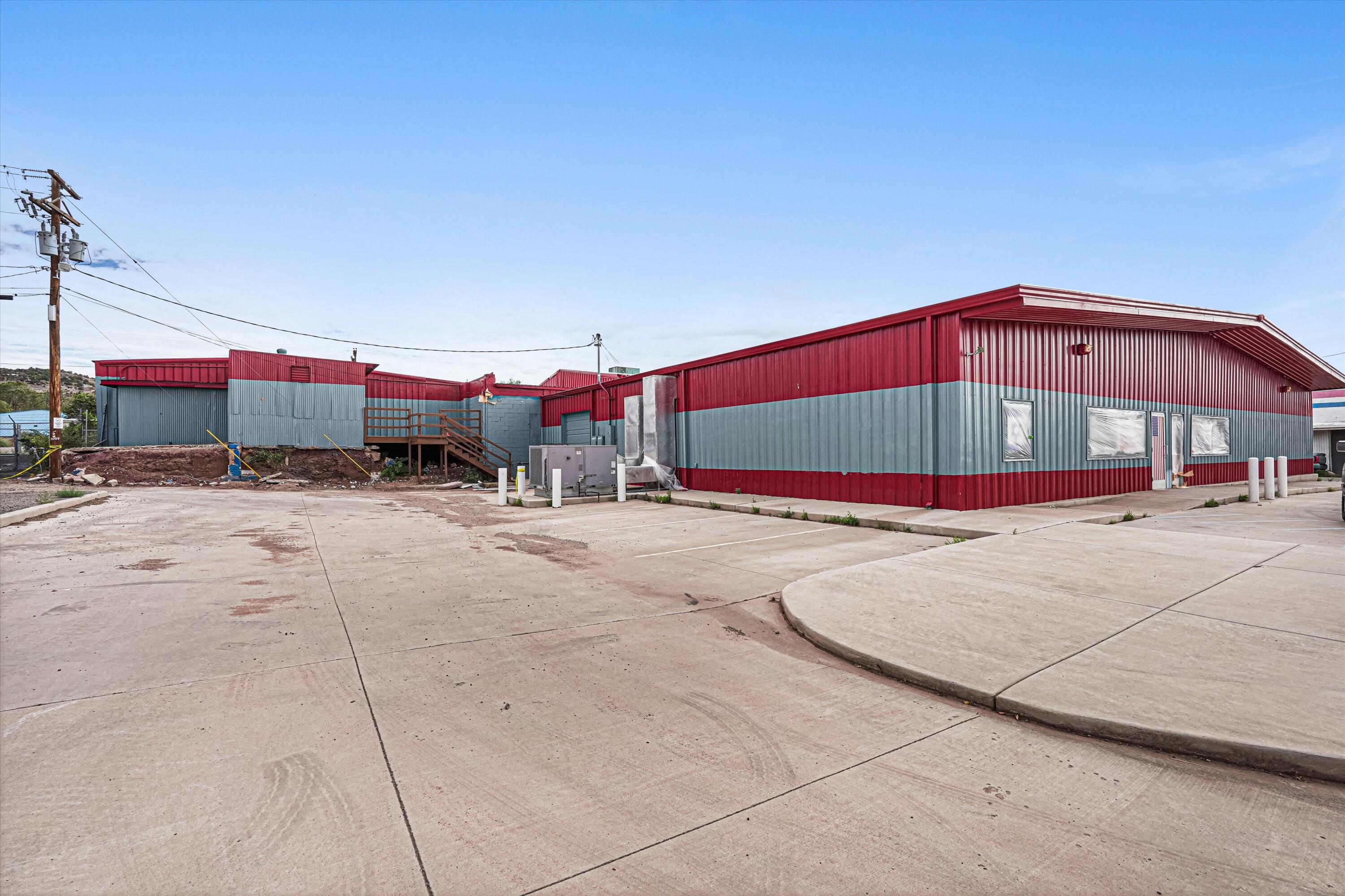 Photo 11 — 1000 W Santa Fe Avenue