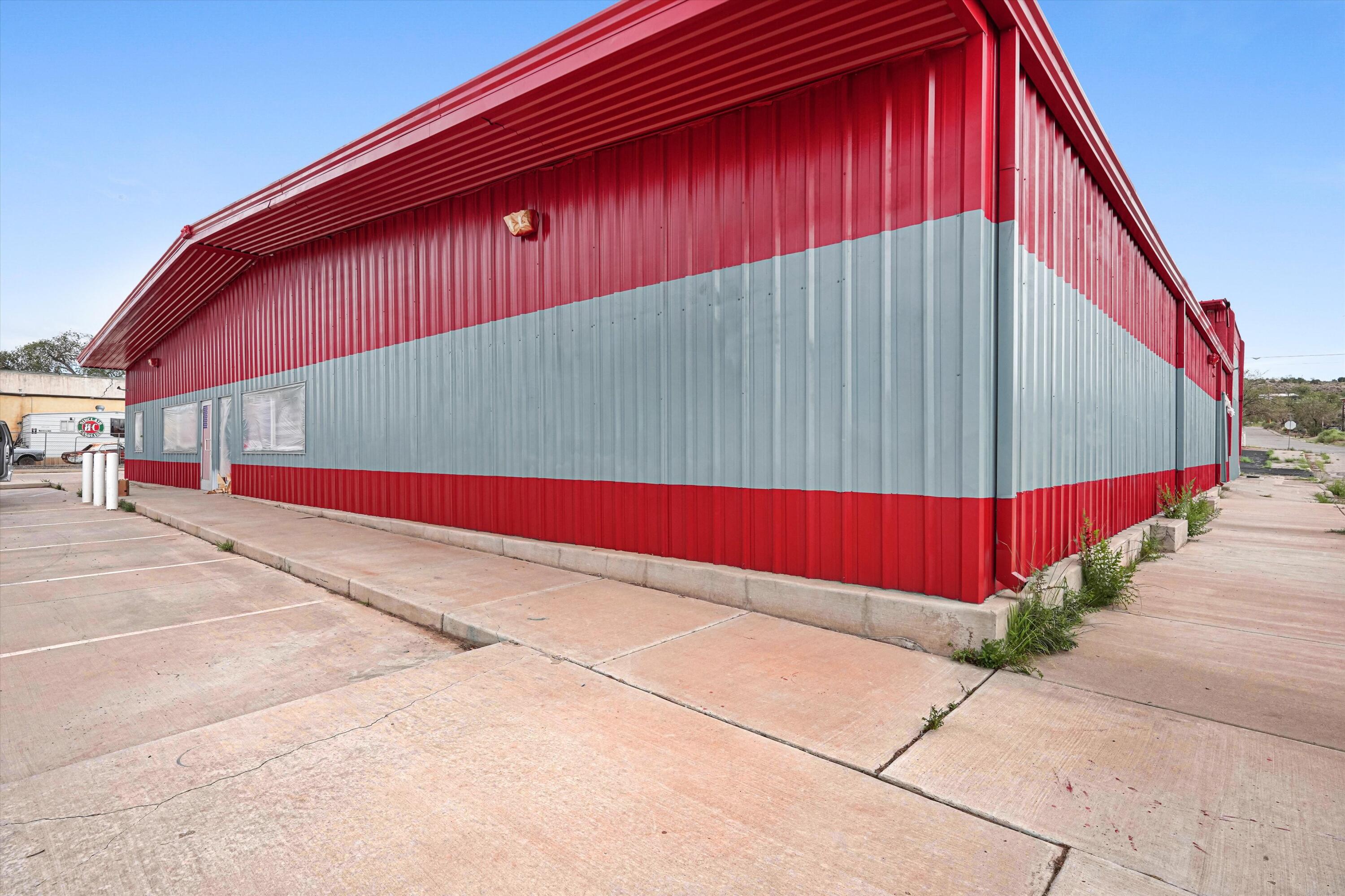 Photo 12 — 1000 W Santa Fe Avenue