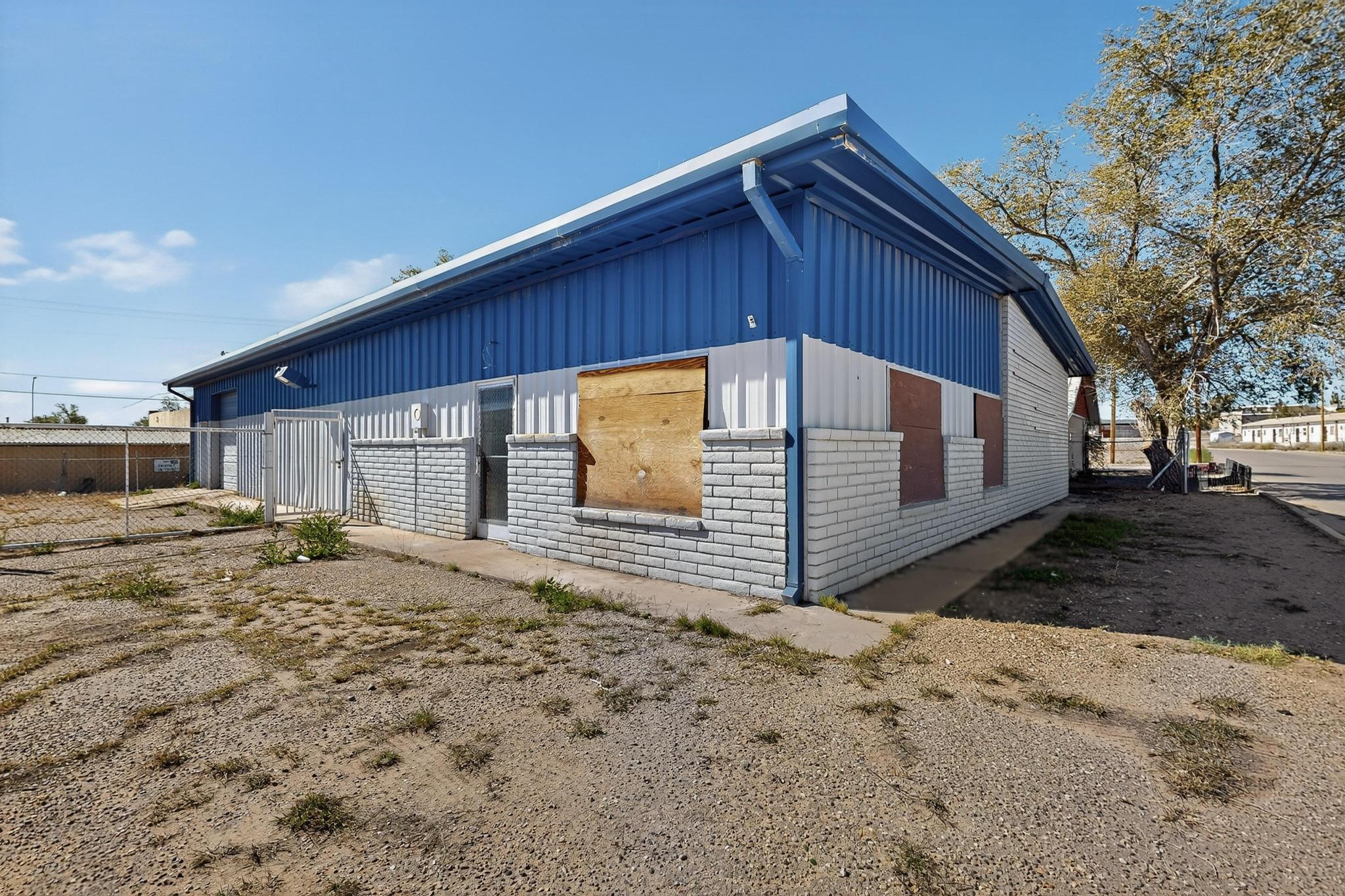 Photo 12 — 1000 W Santa Fe Avenue