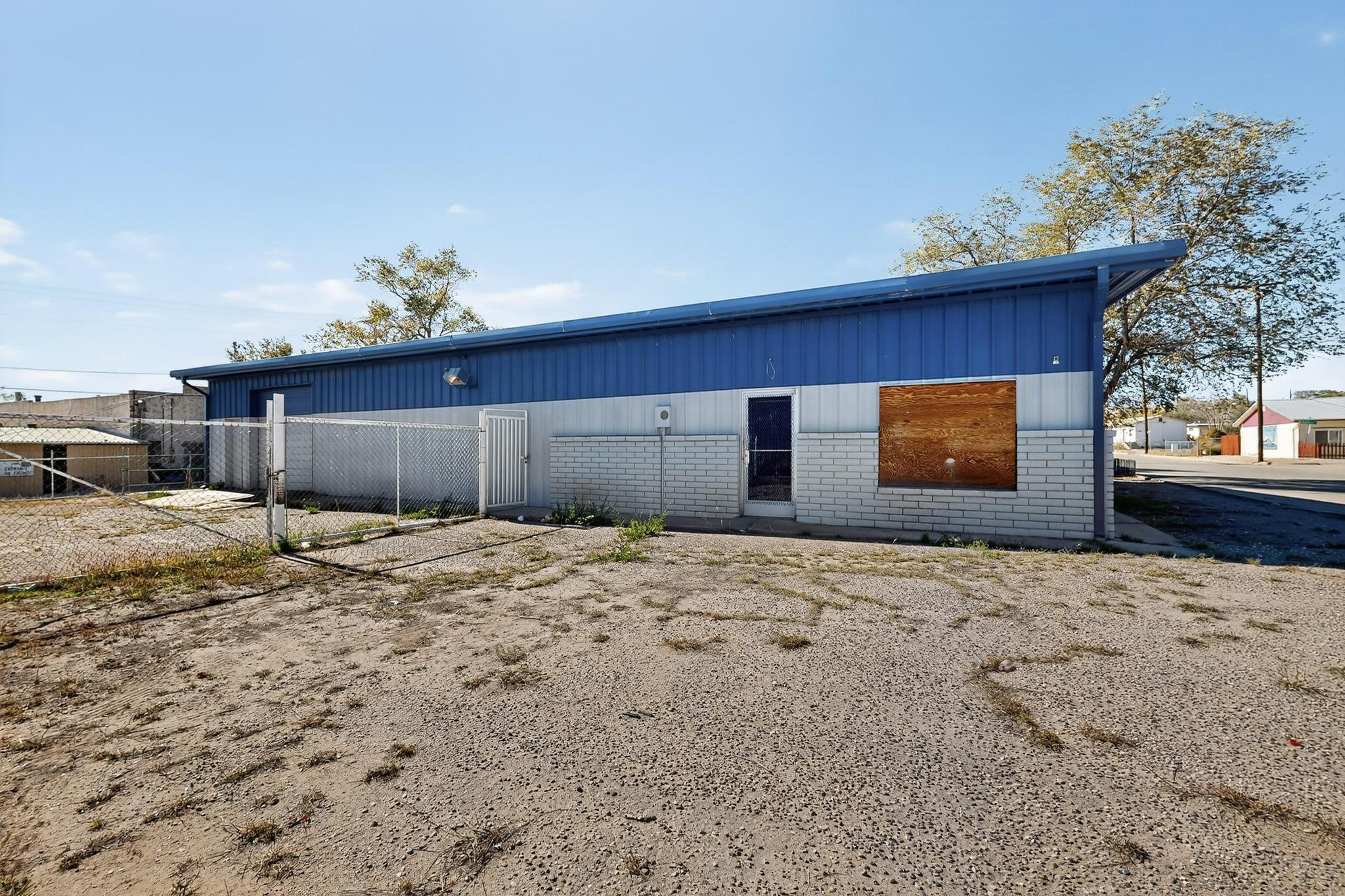 Photo 14 — 1000 W Santa Fe Avenue