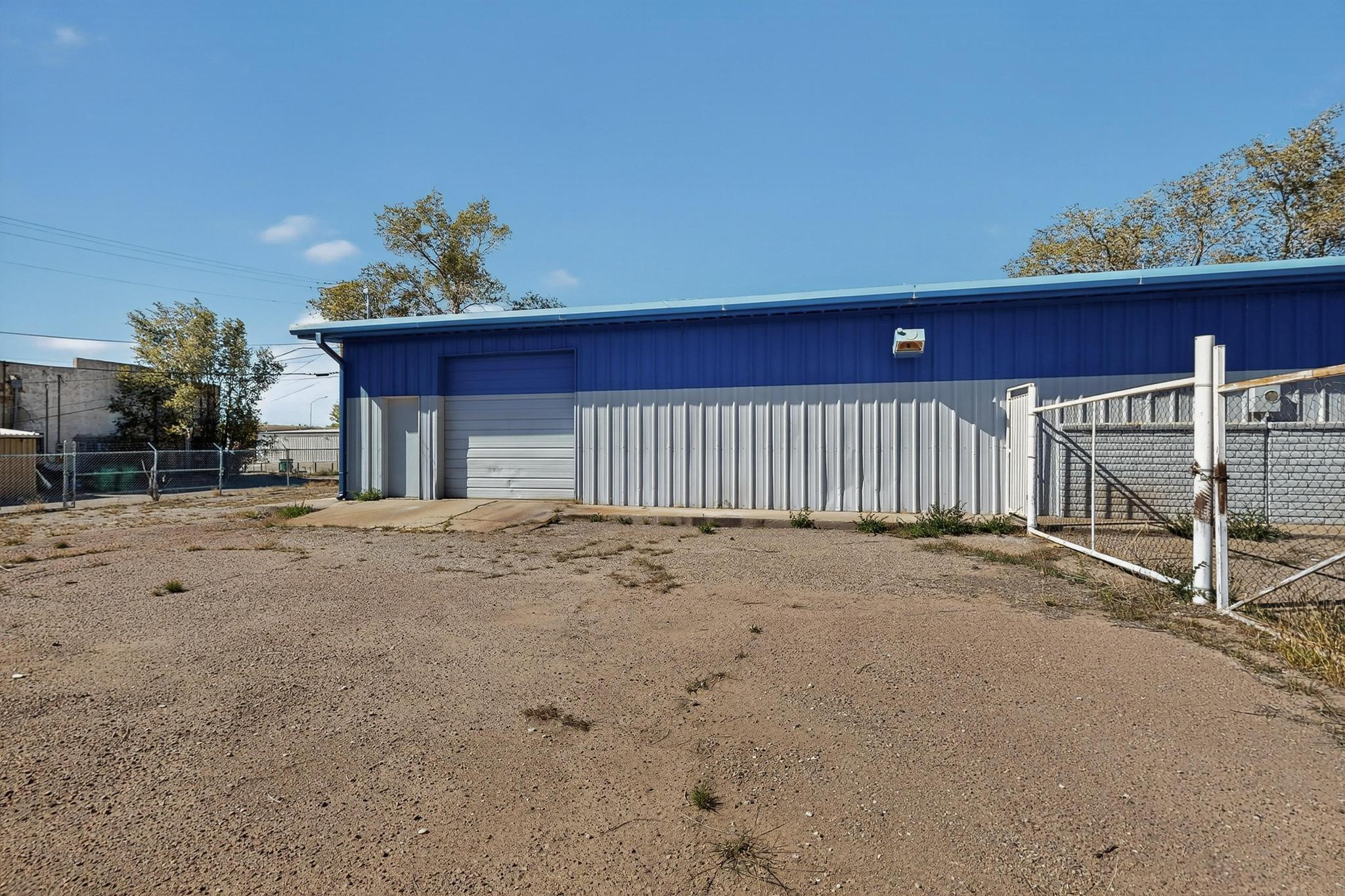Photo 15 — 1000 W Santa Fe Avenue