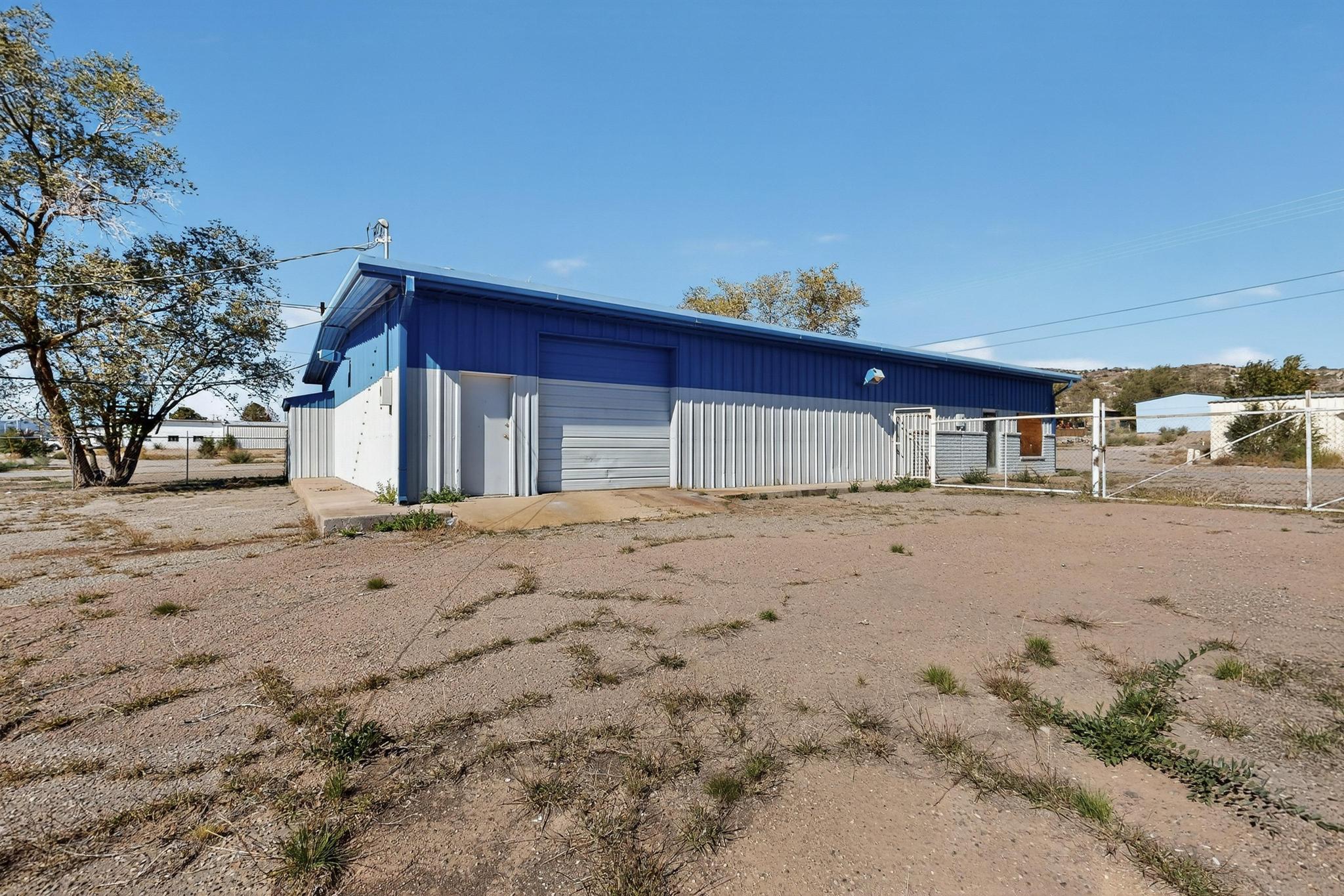 Photo 16 — 1000 W Santa Fe Avenue