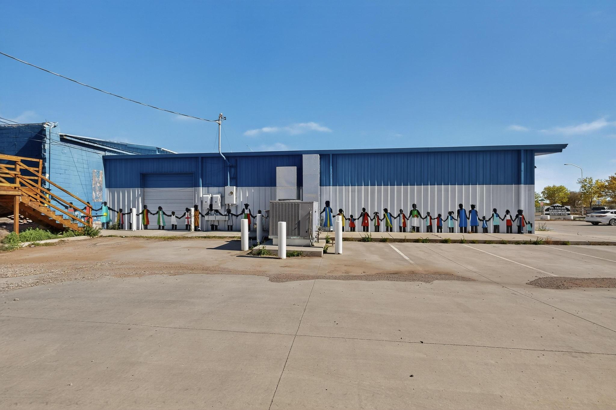 Photo 18 — 1000 W Santa Fe Avenue