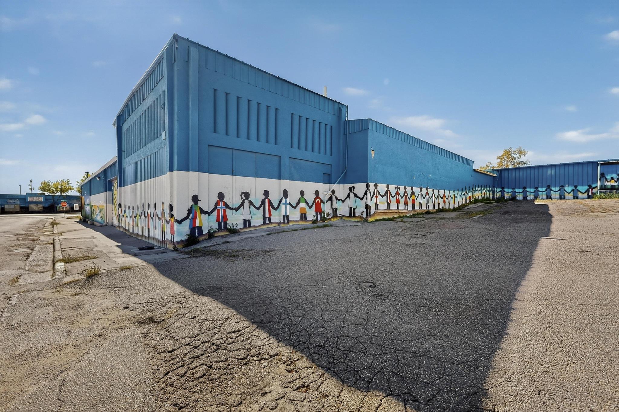 Photo 20 — 1000 W Santa Fe Avenue