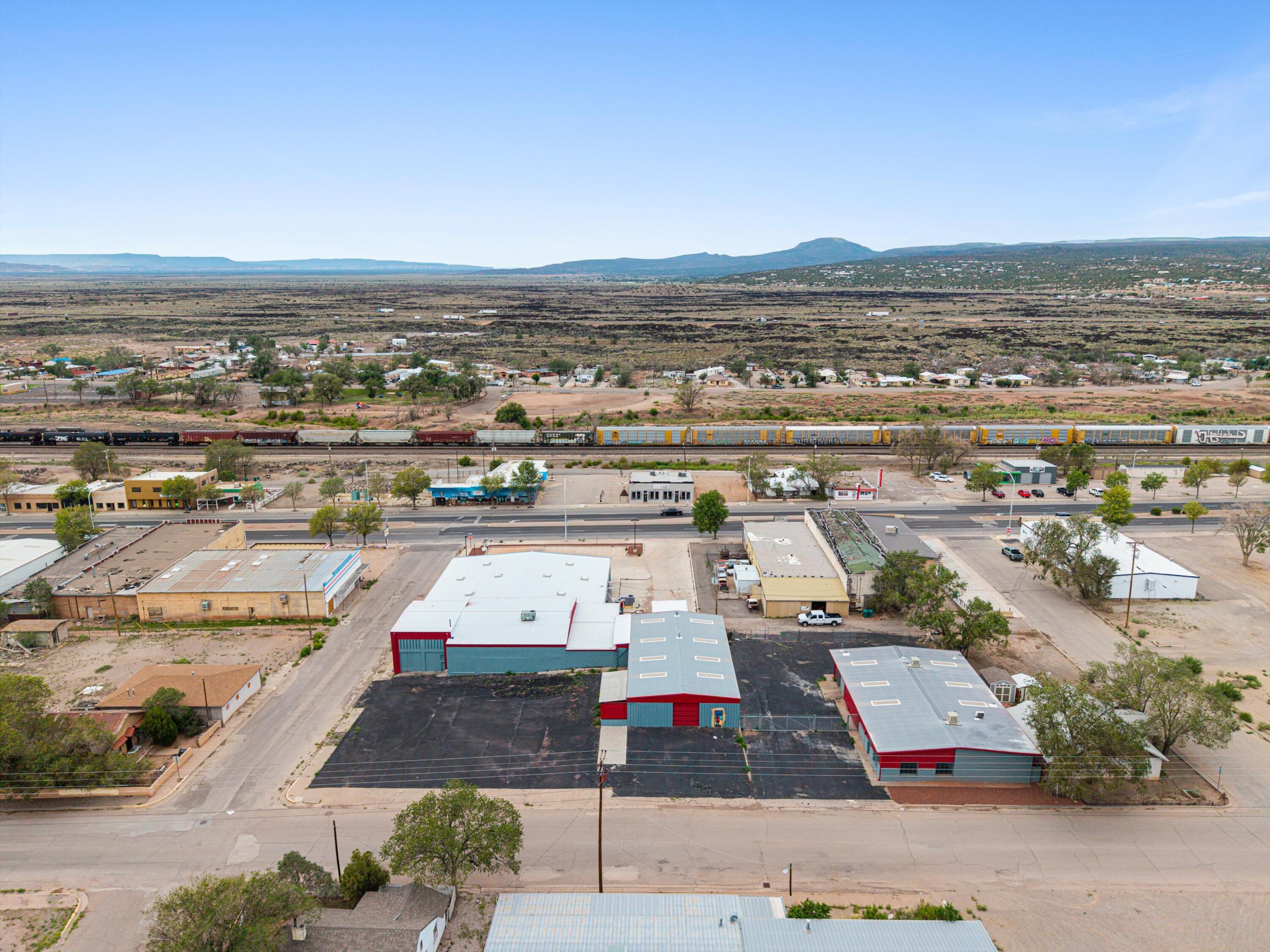 Photo 2 — 1000 W Santa Fe Avenue