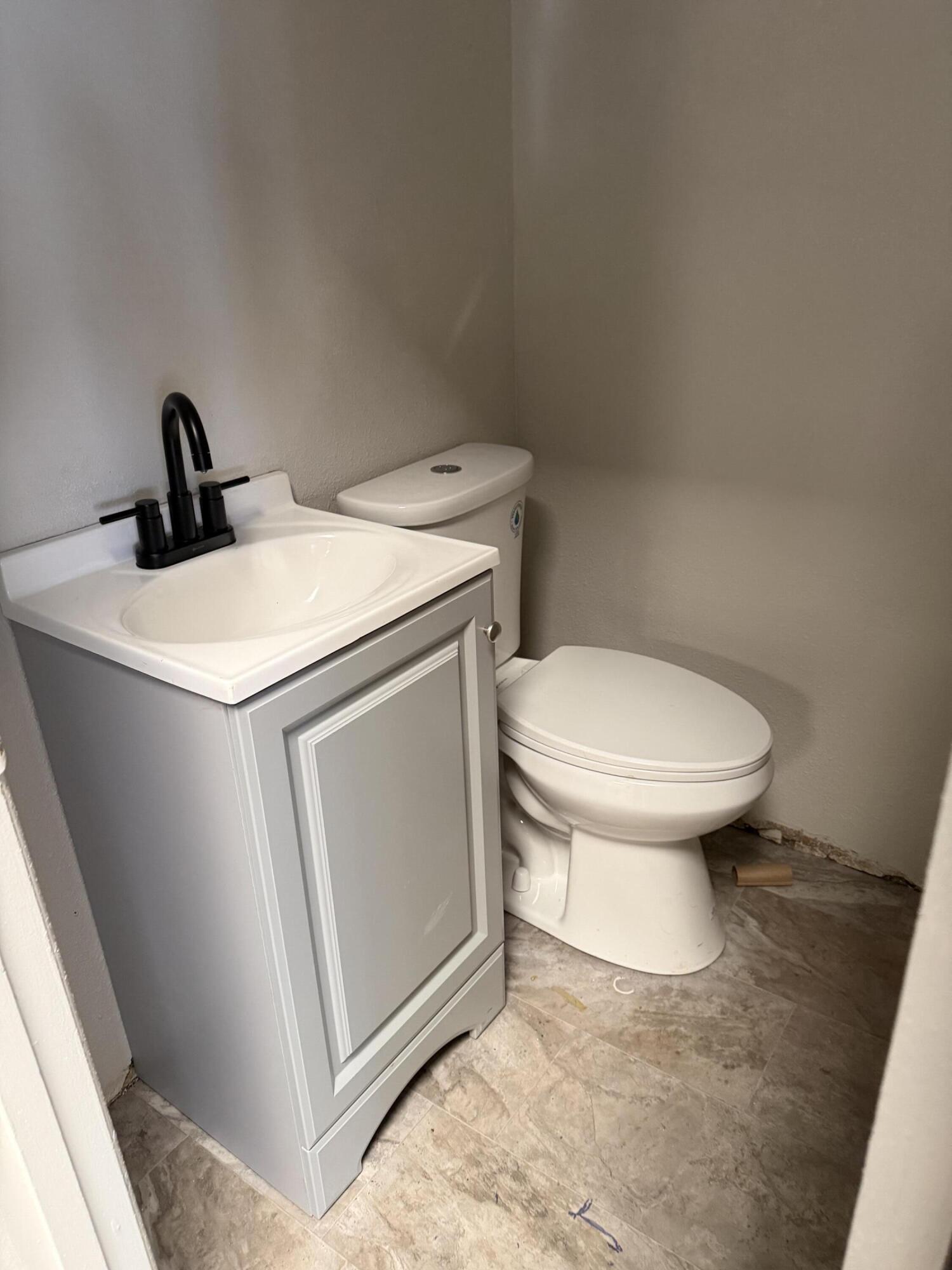 Photo 3 — 1011 W High Street