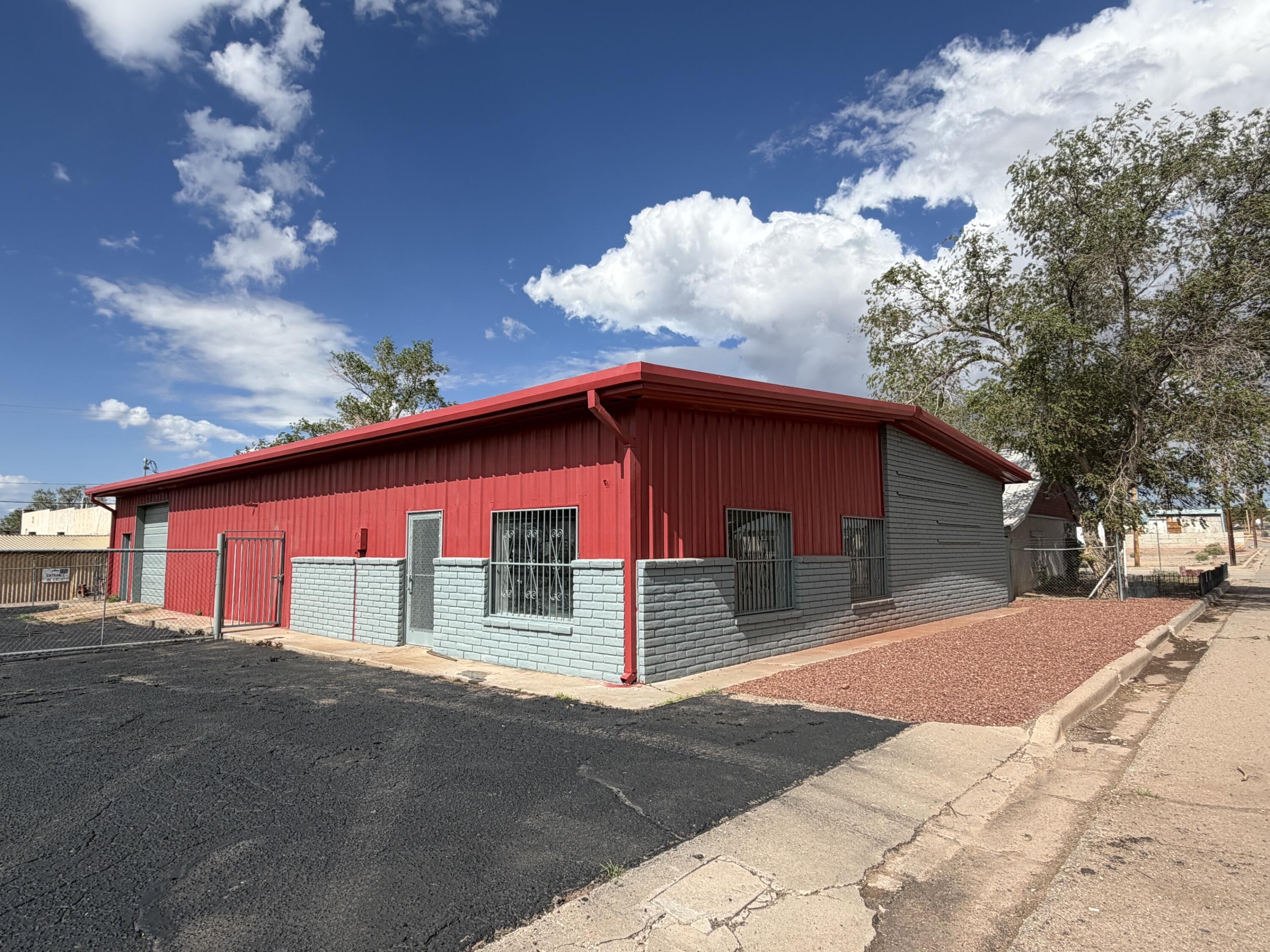 Photo 14 — 1011 W High Street