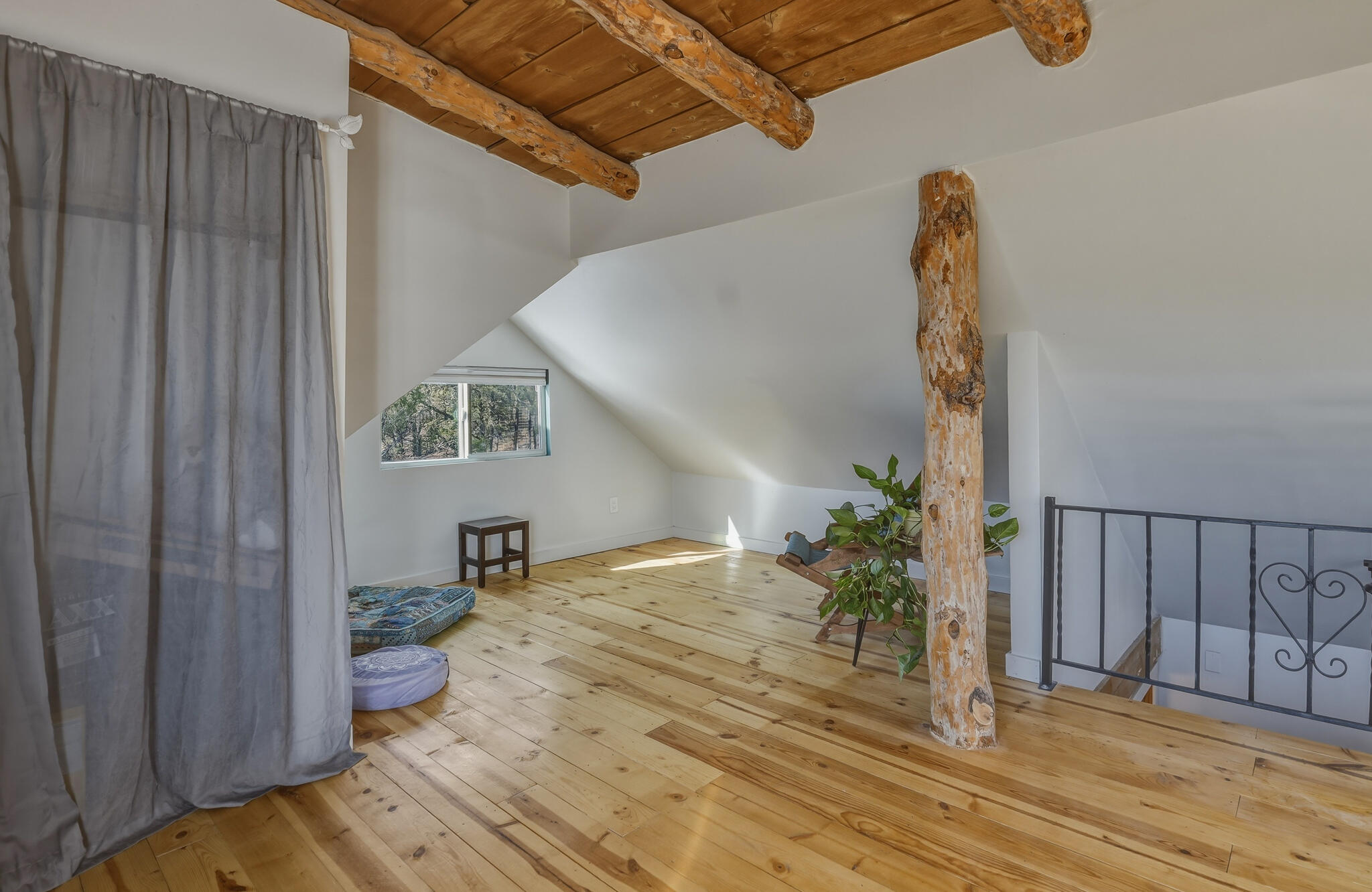 Photo 12 — 106 Mountain Valley Drive
