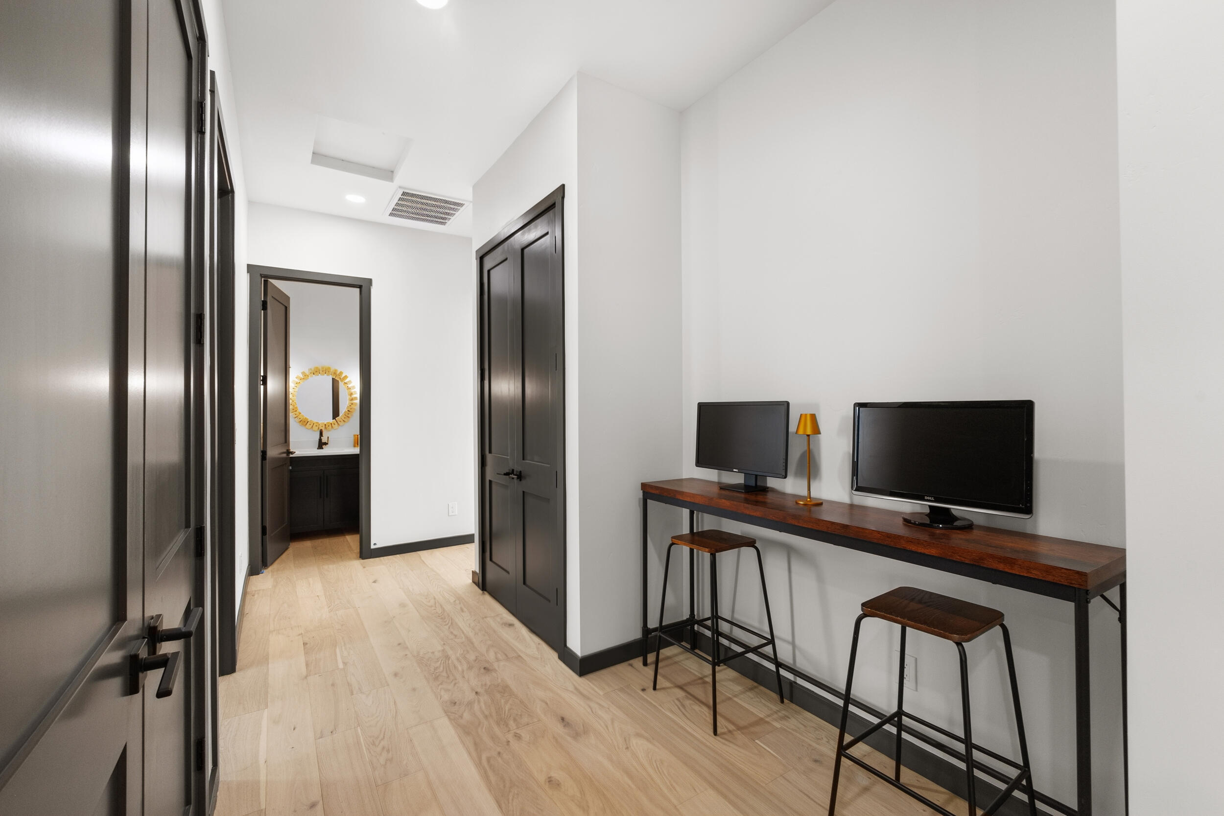 Photo 2 — 1425 6th Street SE