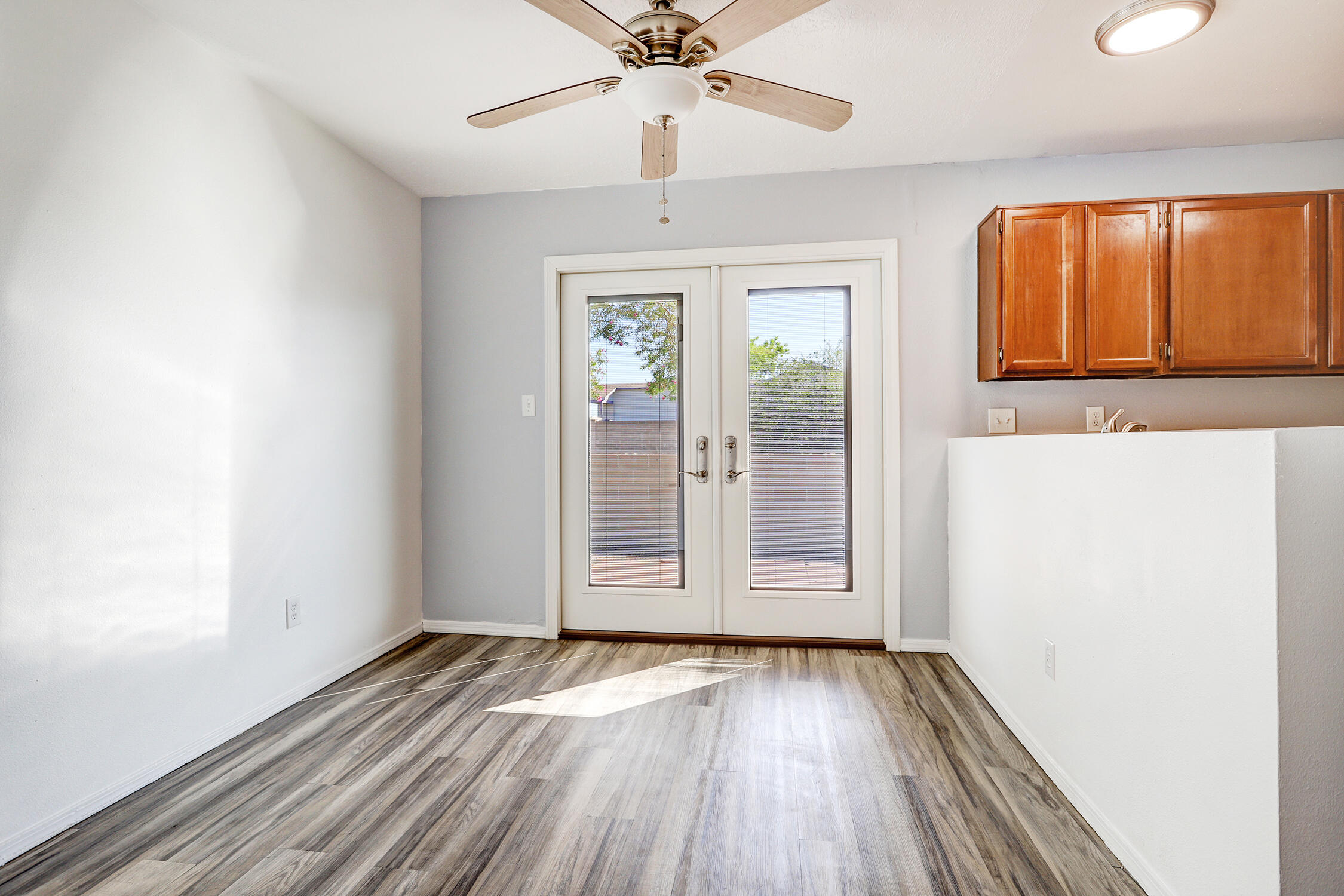 Photo 5 — 286 Pearl Drive NE