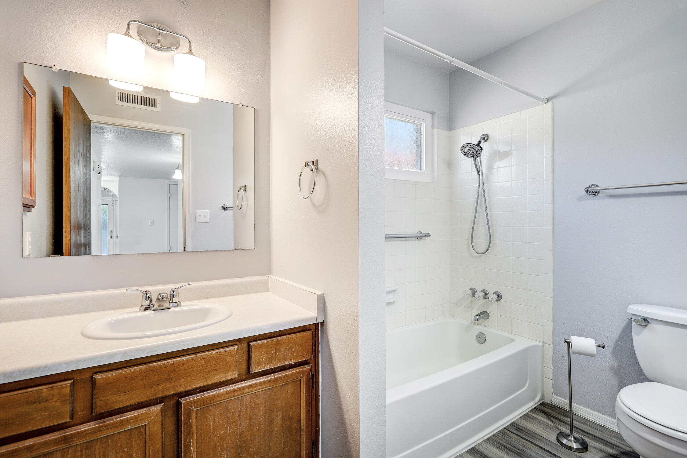 Photo 6 — 286 Pearl Drive NE