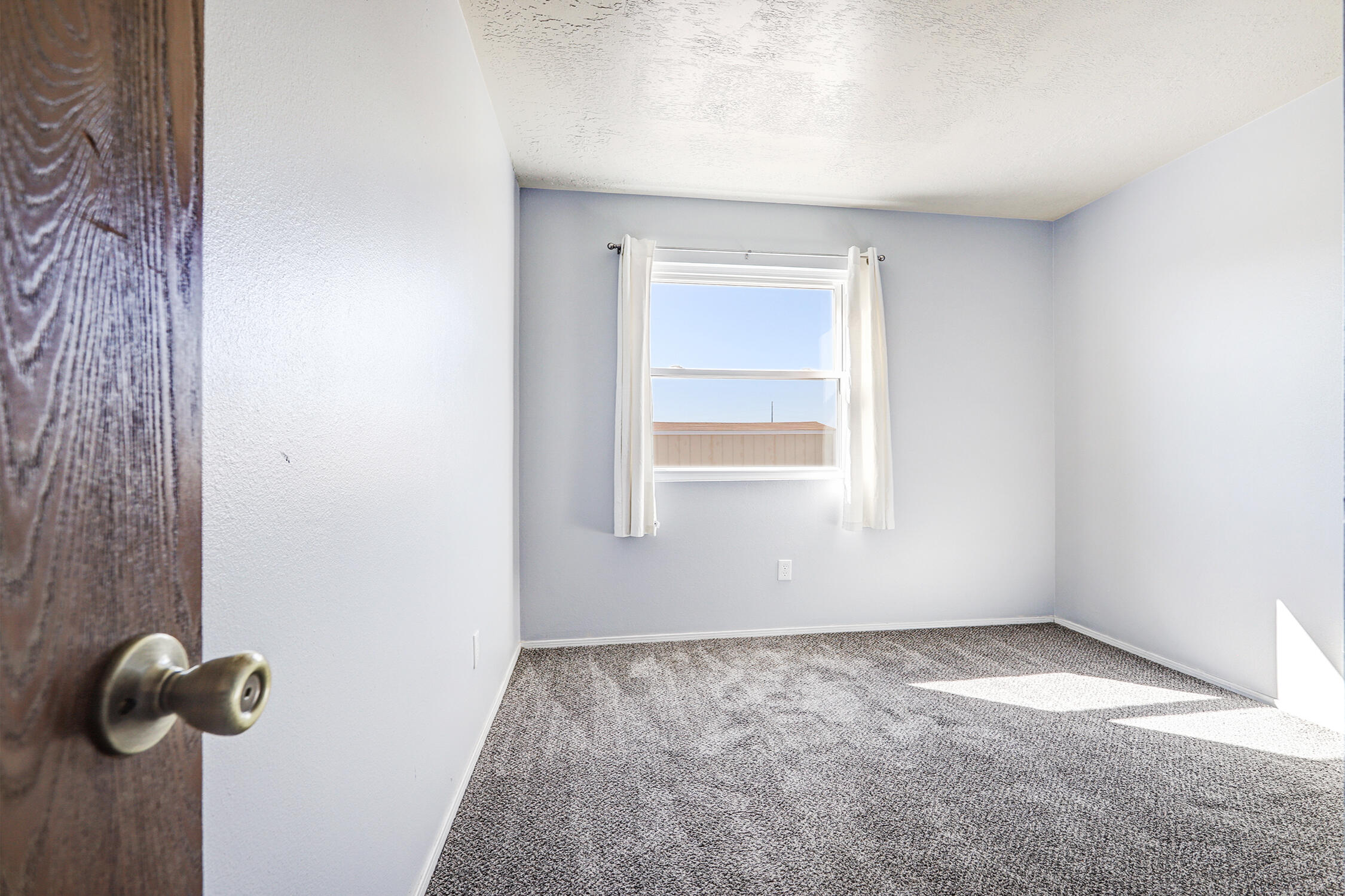 Photo 7 — 286 Pearl Drive NE