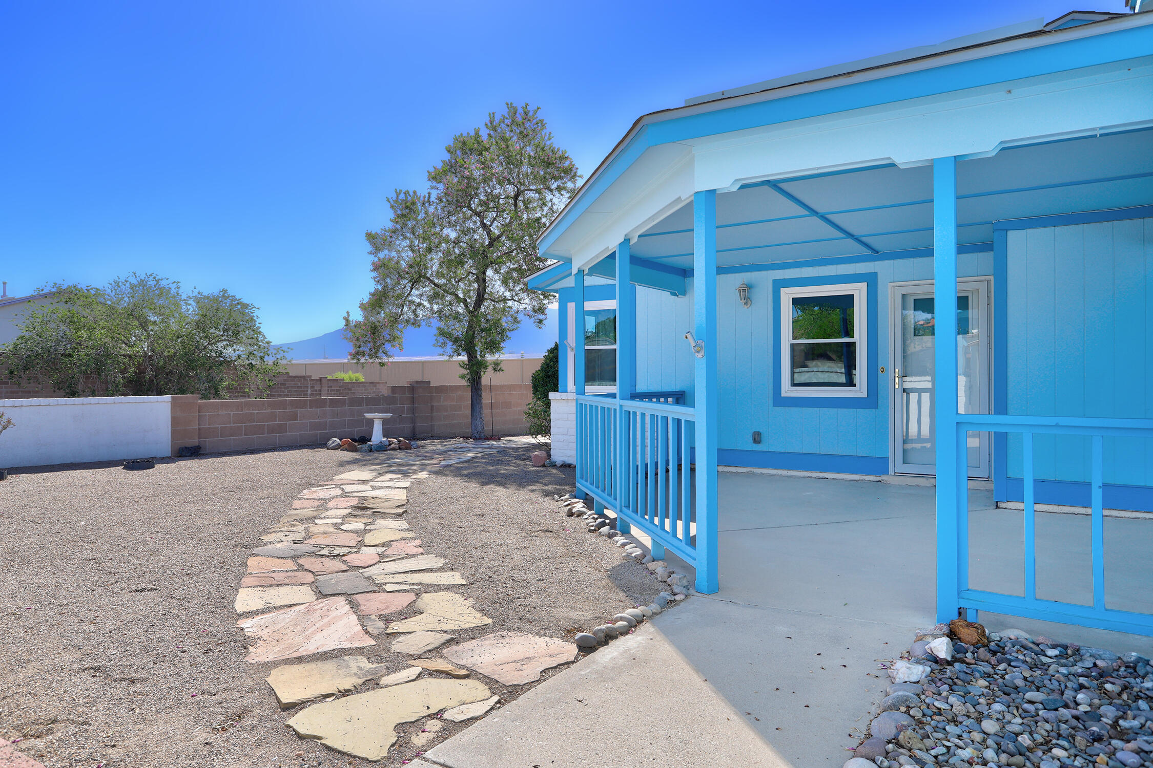Photo 18 — 286 Pearl Drive NE