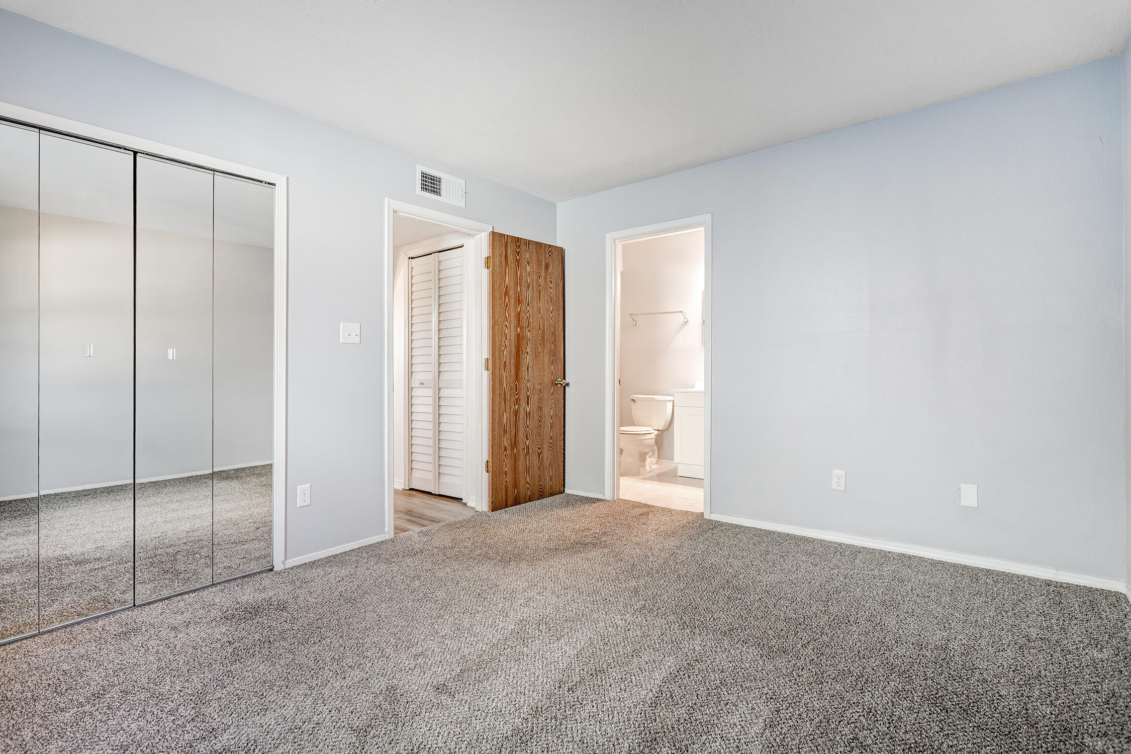 Photo 11 — 286 Pearl Drive NE